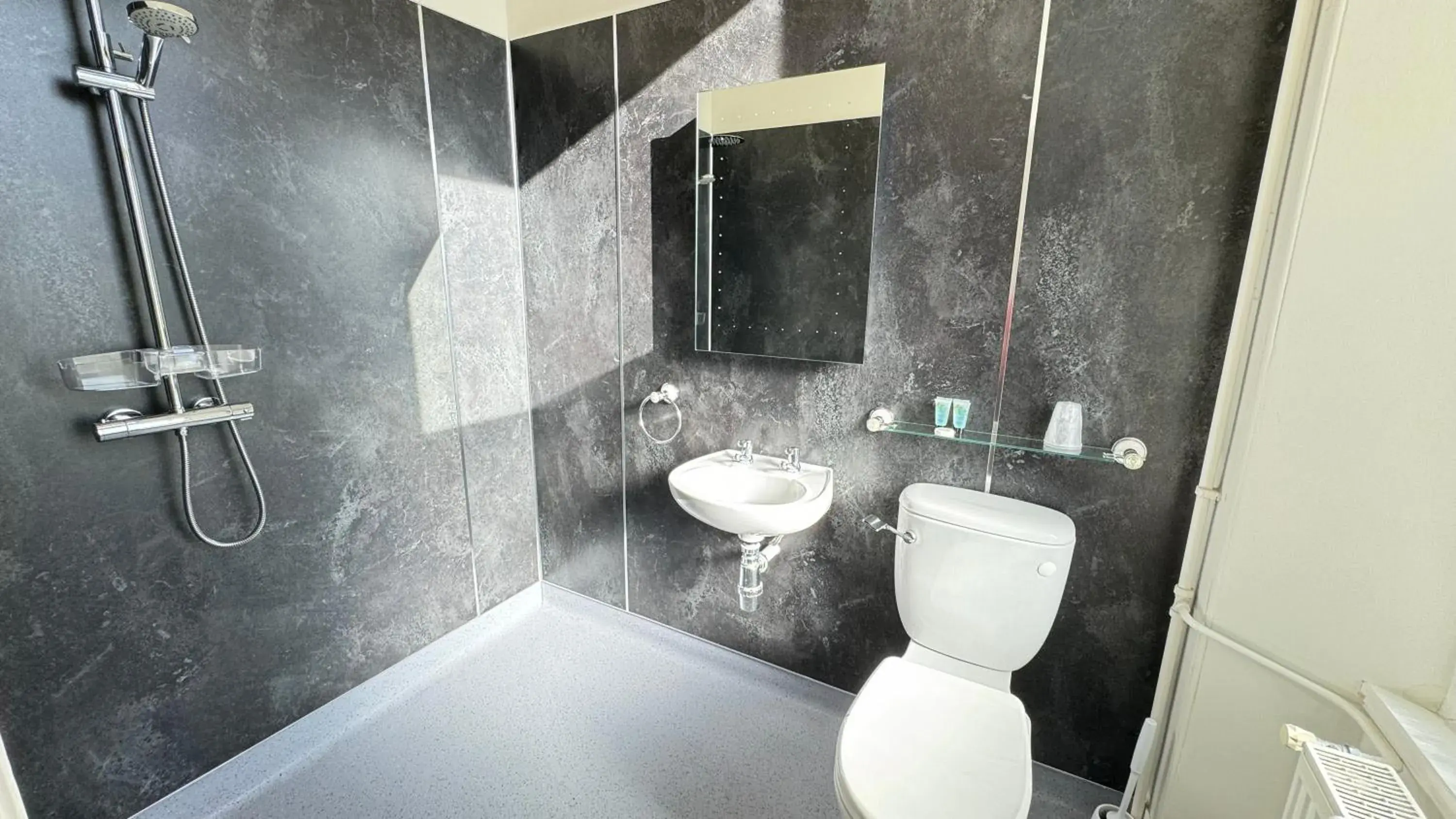 Shower, Bathroom in Invernairne Guest House