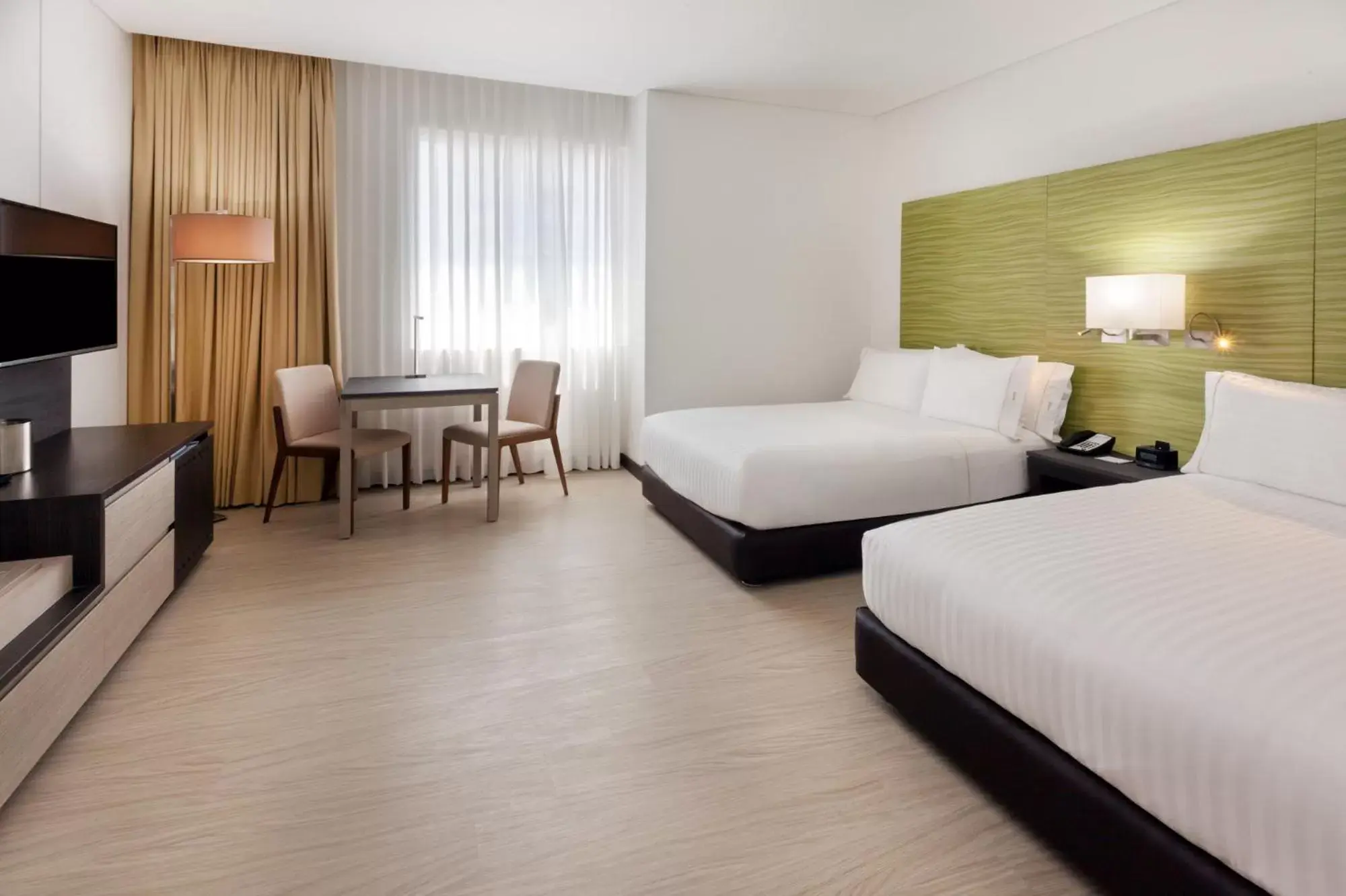 Property building, Bed in Holiday Inn Express - Cartagena Bocagrande, an IHG Hotel