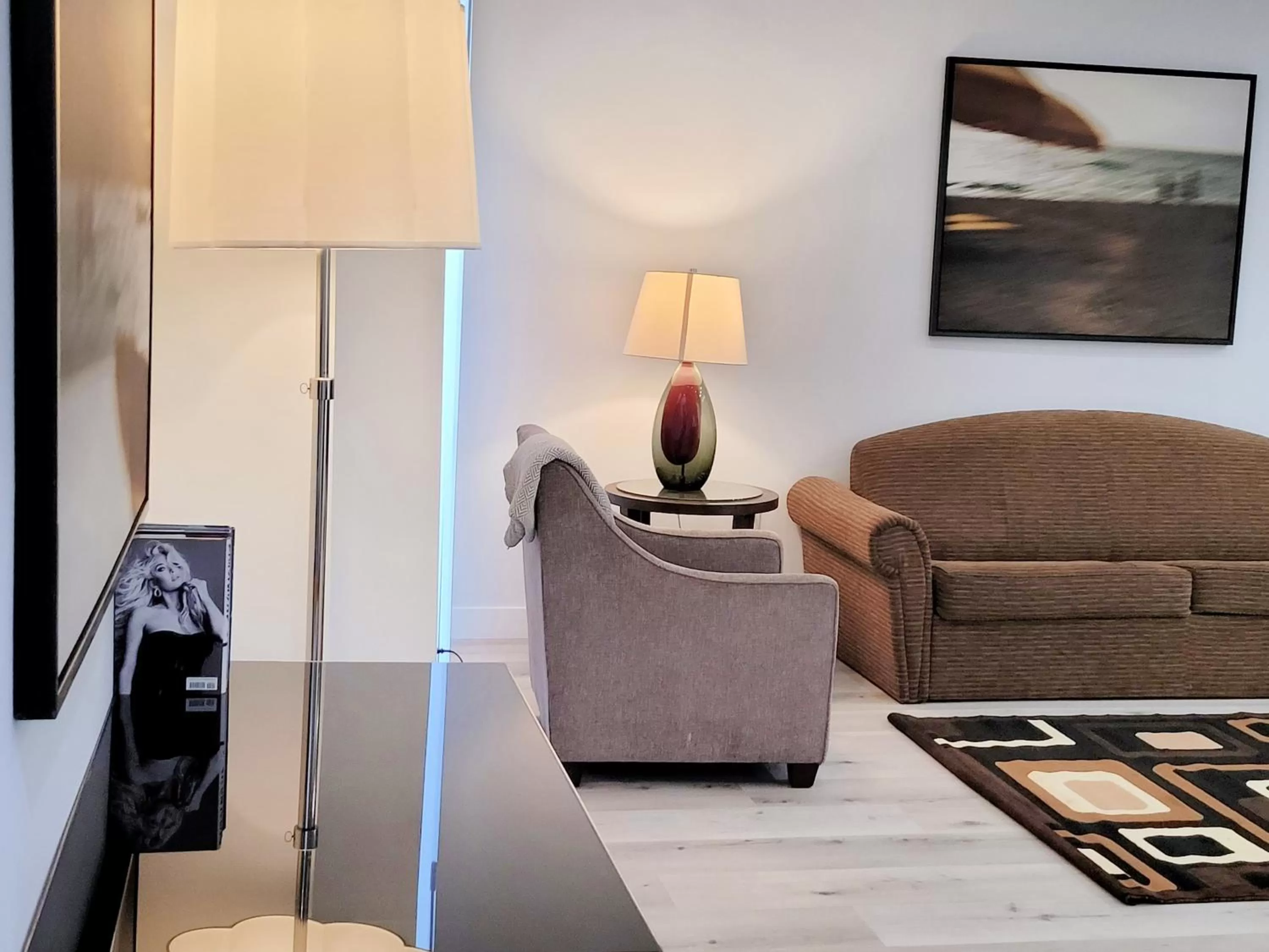 Two-Bedroom Townhouse in StaysPro - Hollywood Homes minutes to everything SPACIOUS AND FREE PARKING