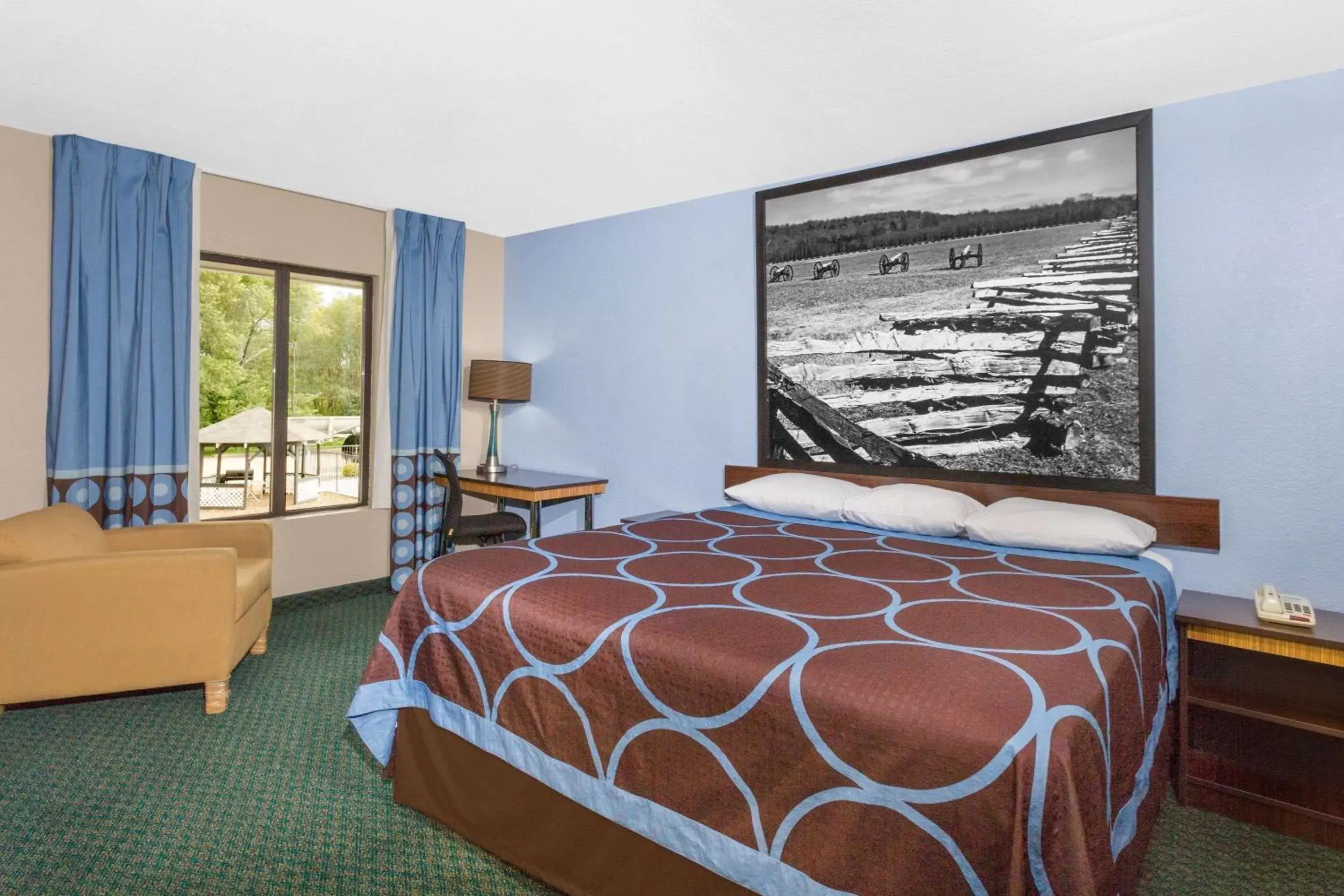 Photo of the whole room, Bed in Super 8 by Wyndham Bentonville