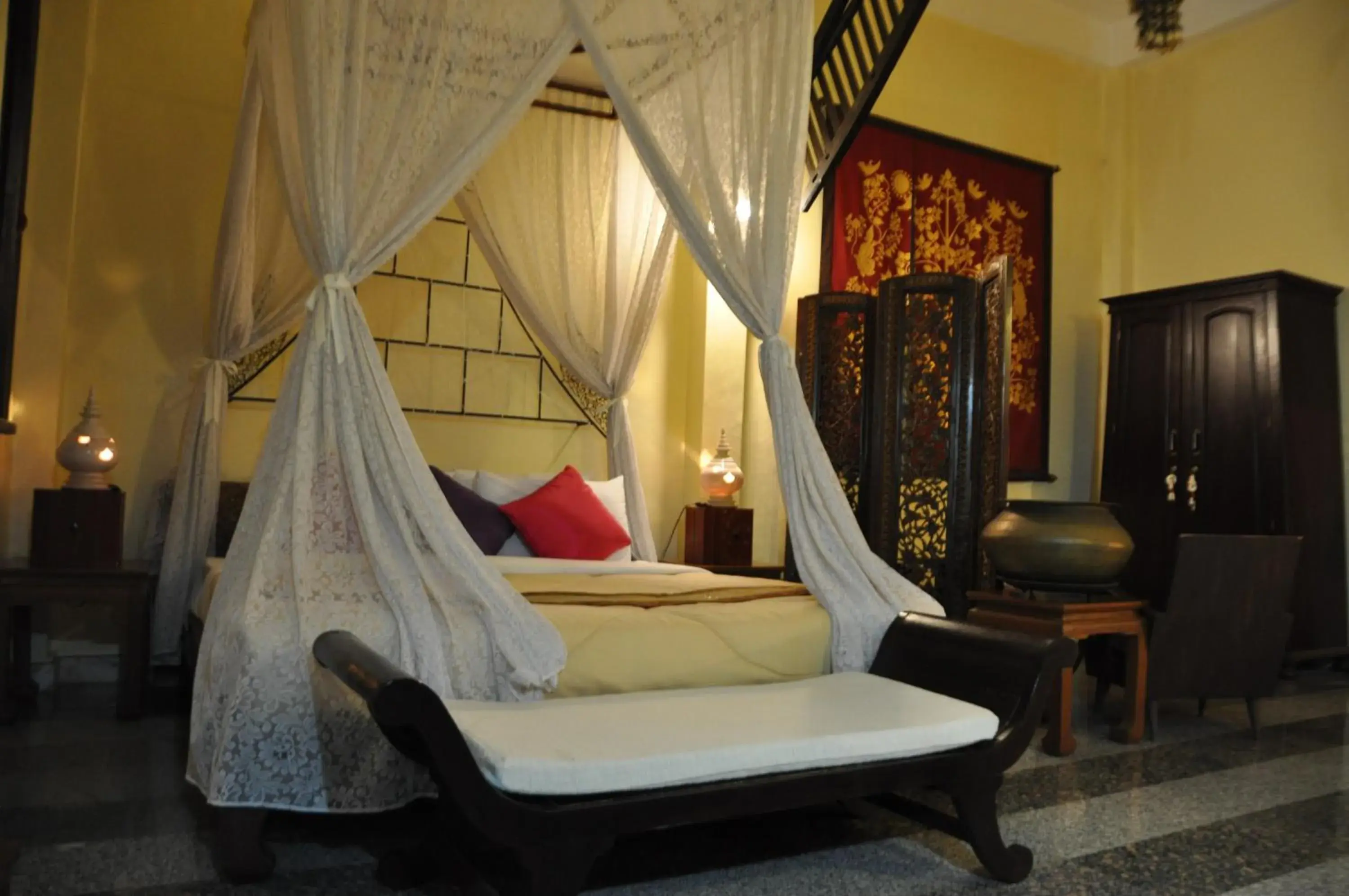 Deluxe Double Room in Ruean Thai Hotel