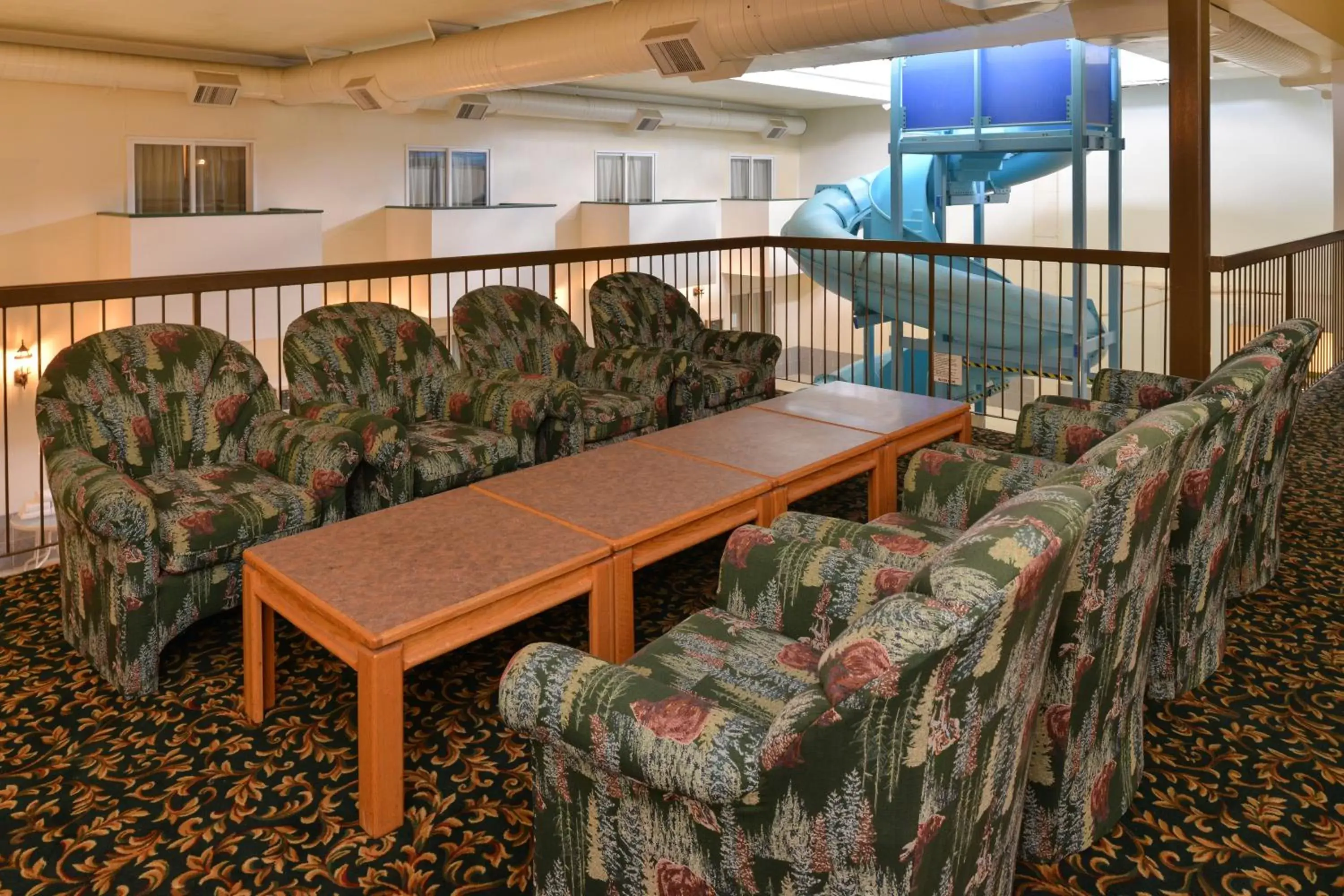 Seating area, Lounge/Bar in Canadas Best Value Inn Valemount