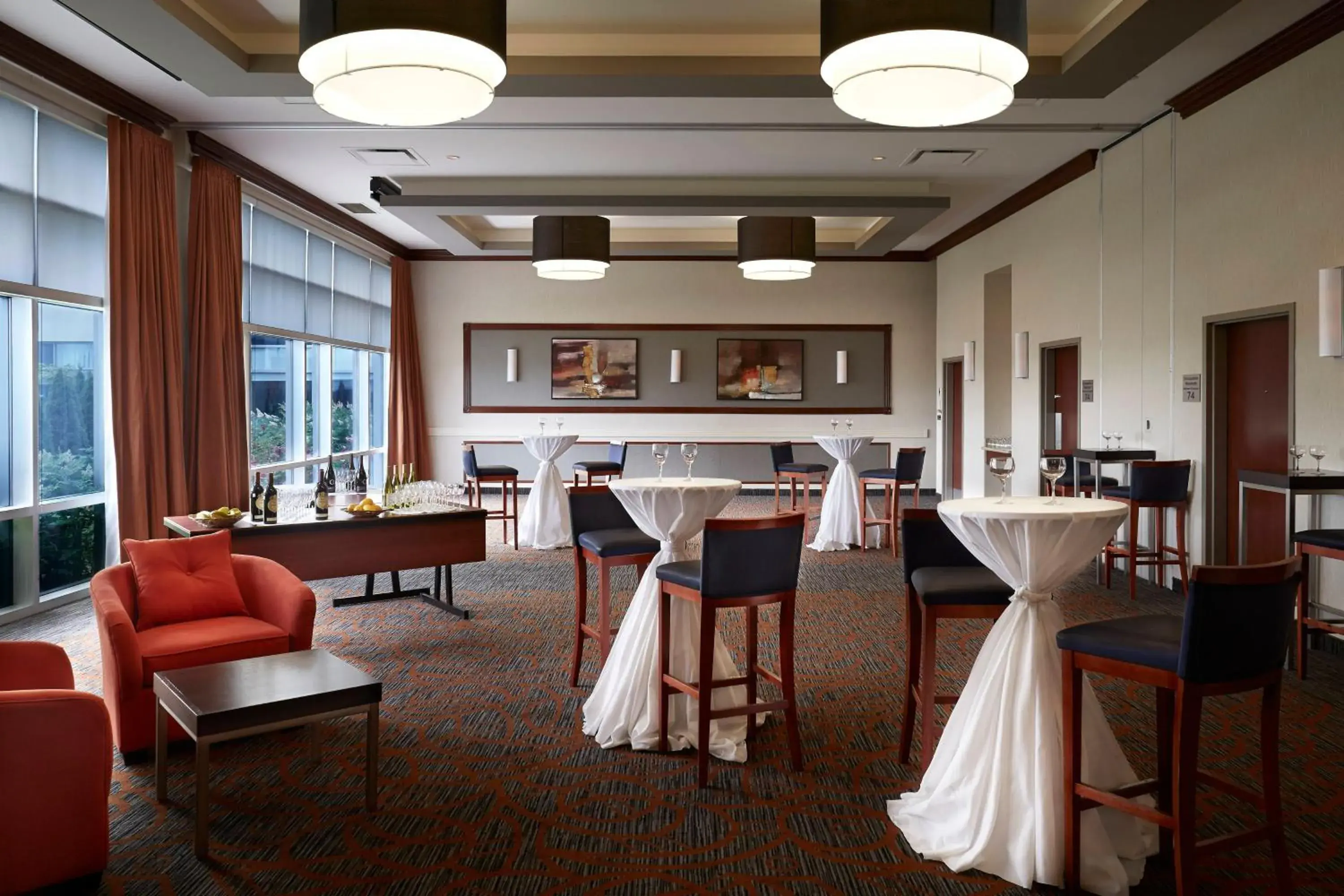 Meeting/conference room, Restaurant/Places to Eat in Courtyard by Marriott Montreal Airport
