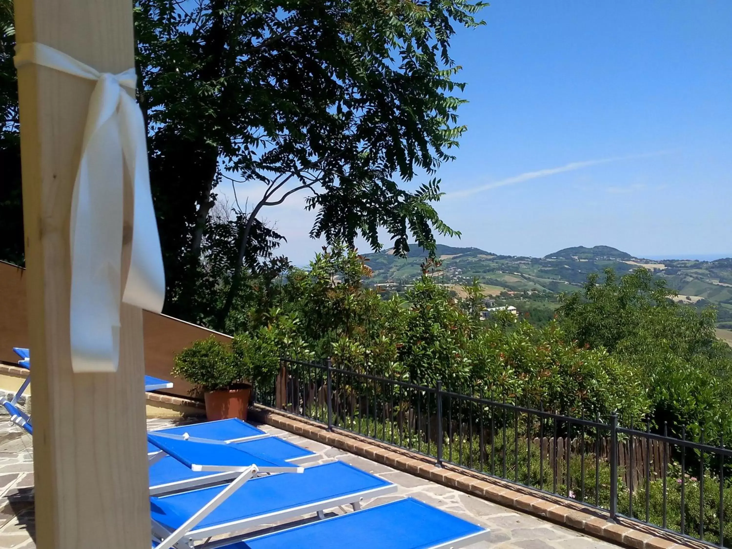 Solarium, Swimming Pool in Albergo Diffuso - Il Poggetto tra Urbino & San Marino