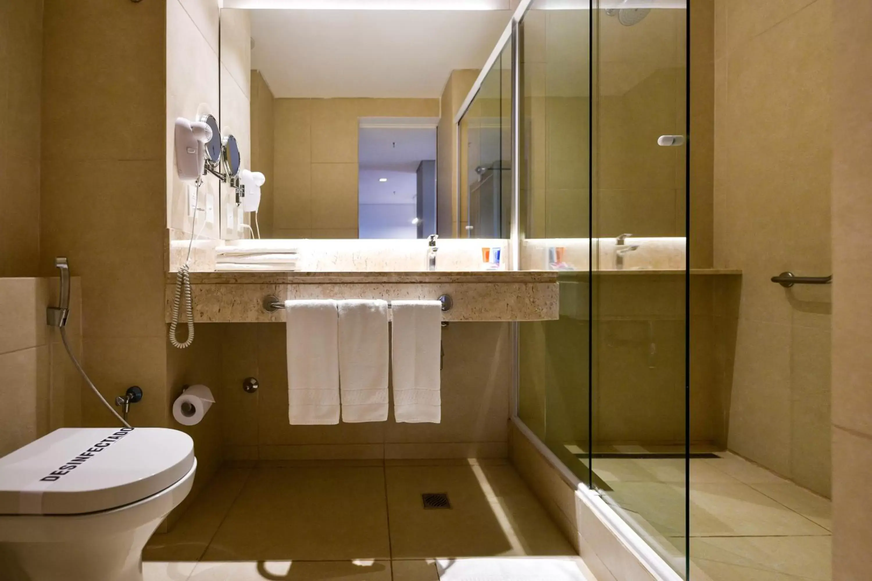Toilet, Bathroom in Rio Hotel by Bourbon Ciudad Del Este