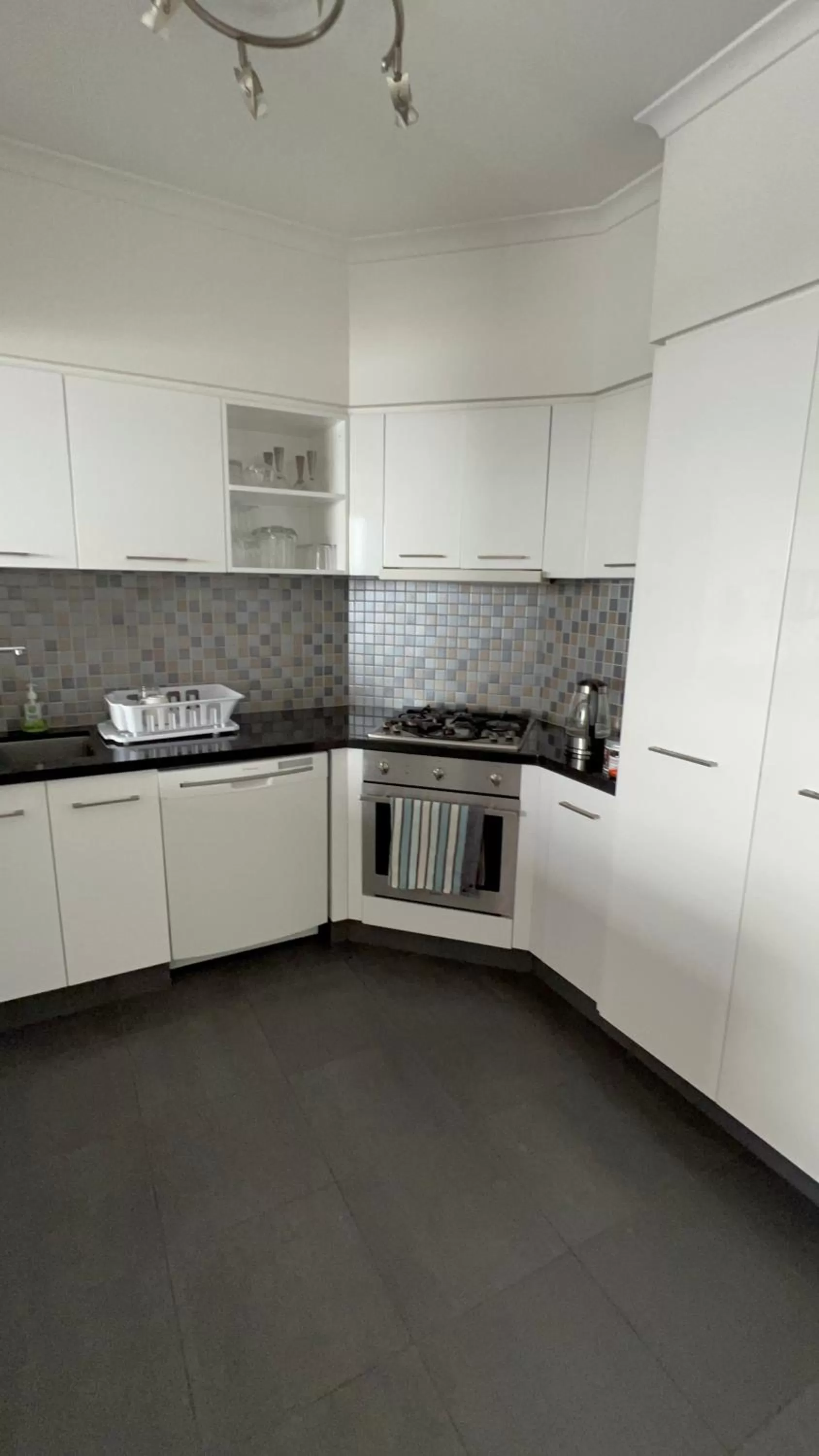 Kitchen or kitchenette in Goldsborough Place Apartments