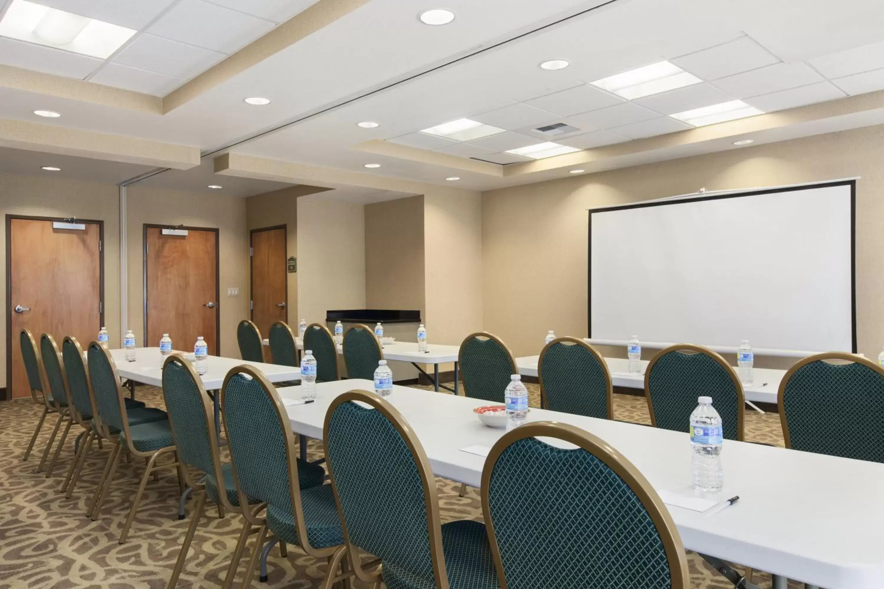 Area and facilities in Country Inn & Suites by Radisson, Dixon, CA - UC Davis Area