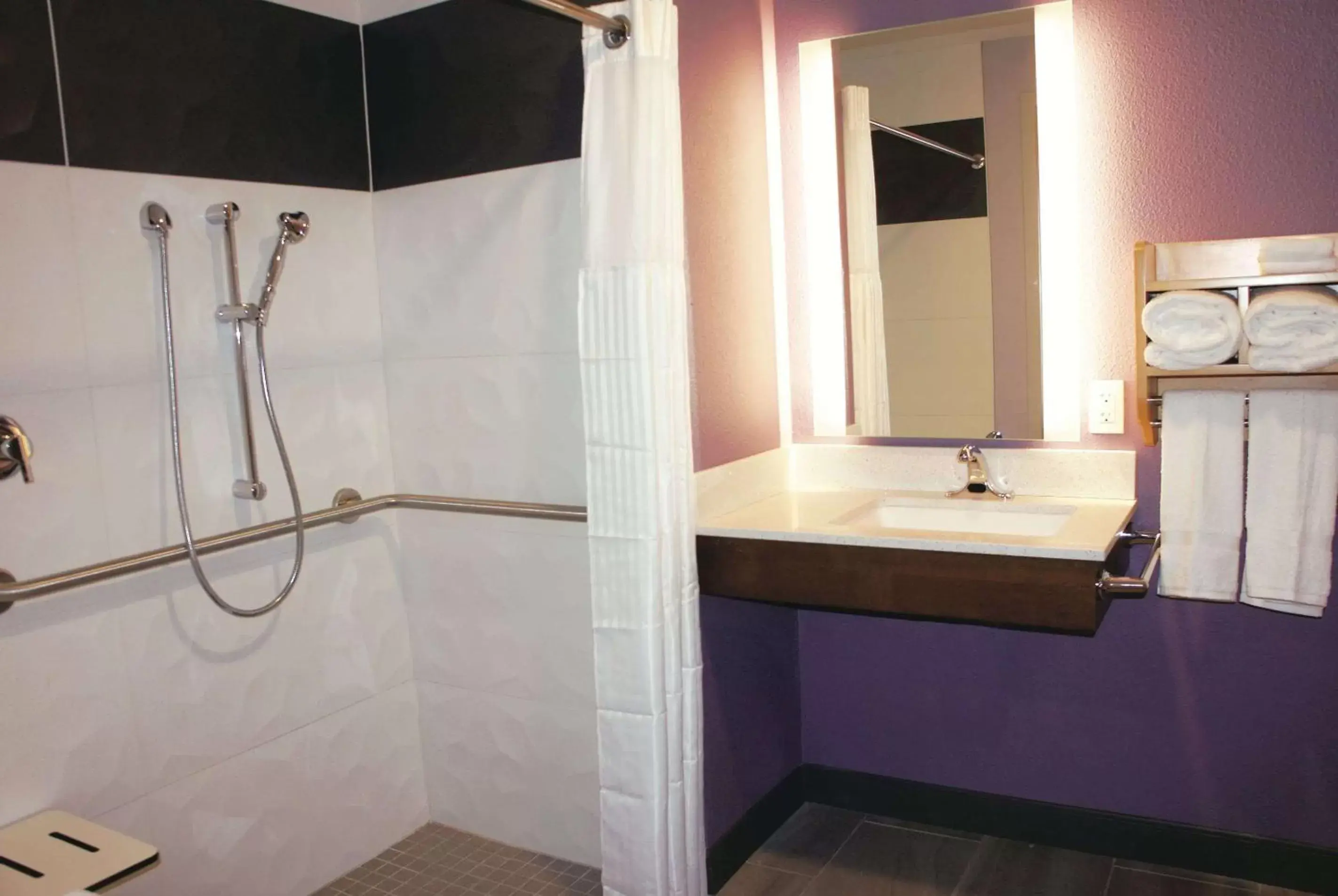 Shower, Bathroom in La Quinta by Wyndham Madera
