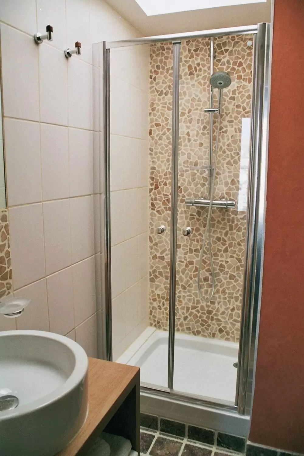 Bathroom in Excelsior Batignolles