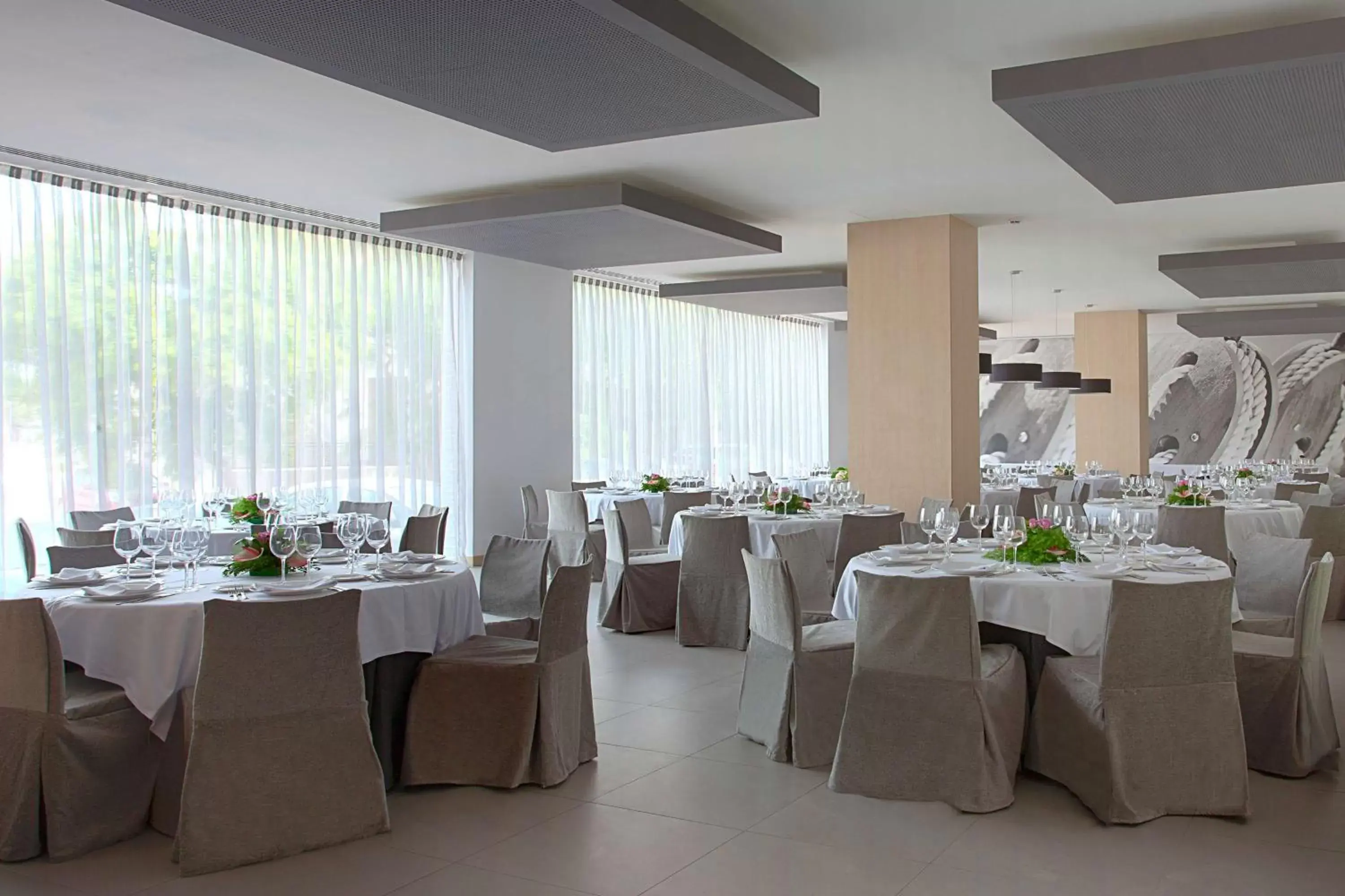 Restaurant/places to eat, Banquet Facilities in NH Campo Cartagena