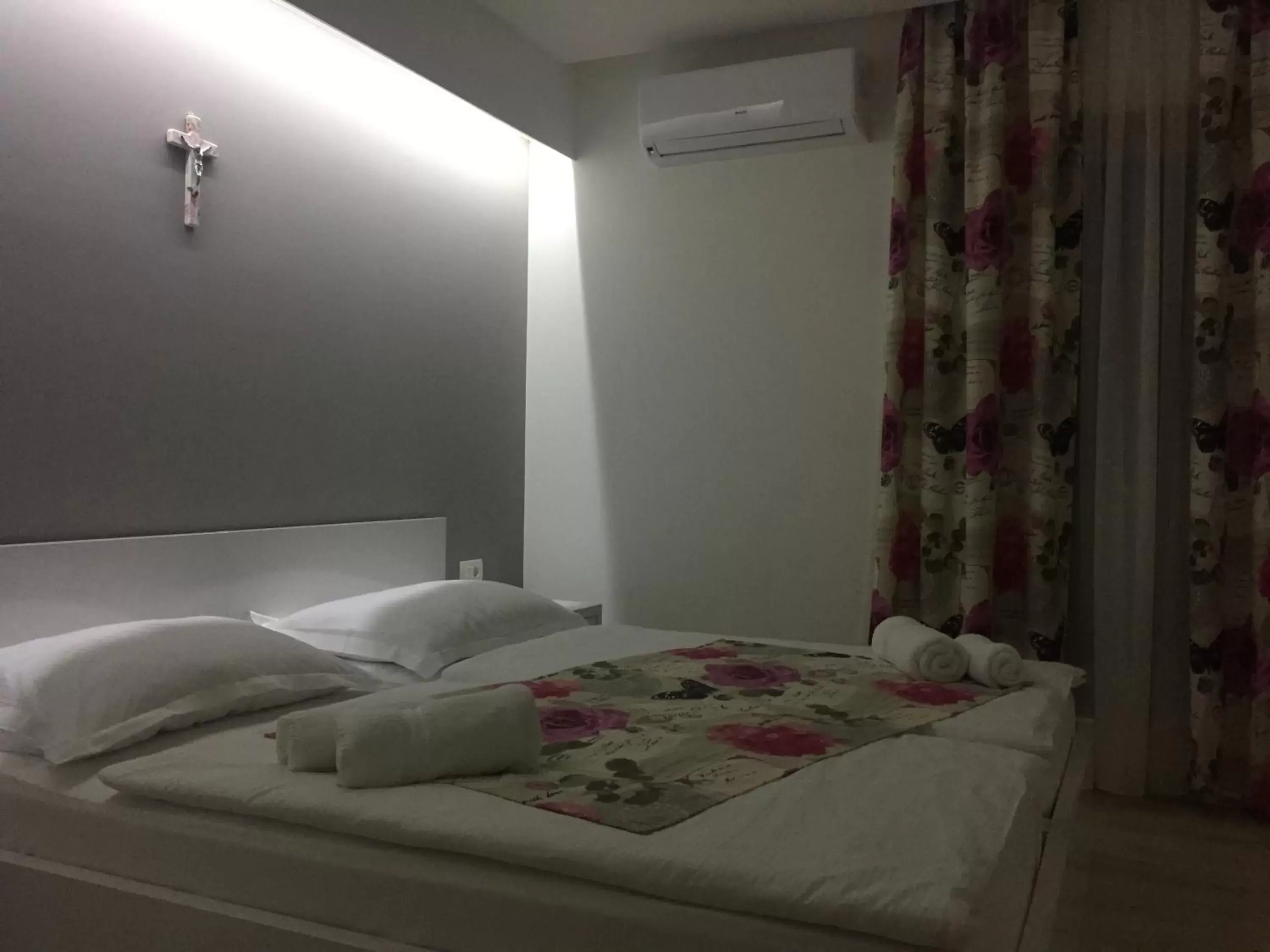 Standard Double or Twin Room with View in Villa Flowers Standard Double or Twin Room with View in Villa Flowers