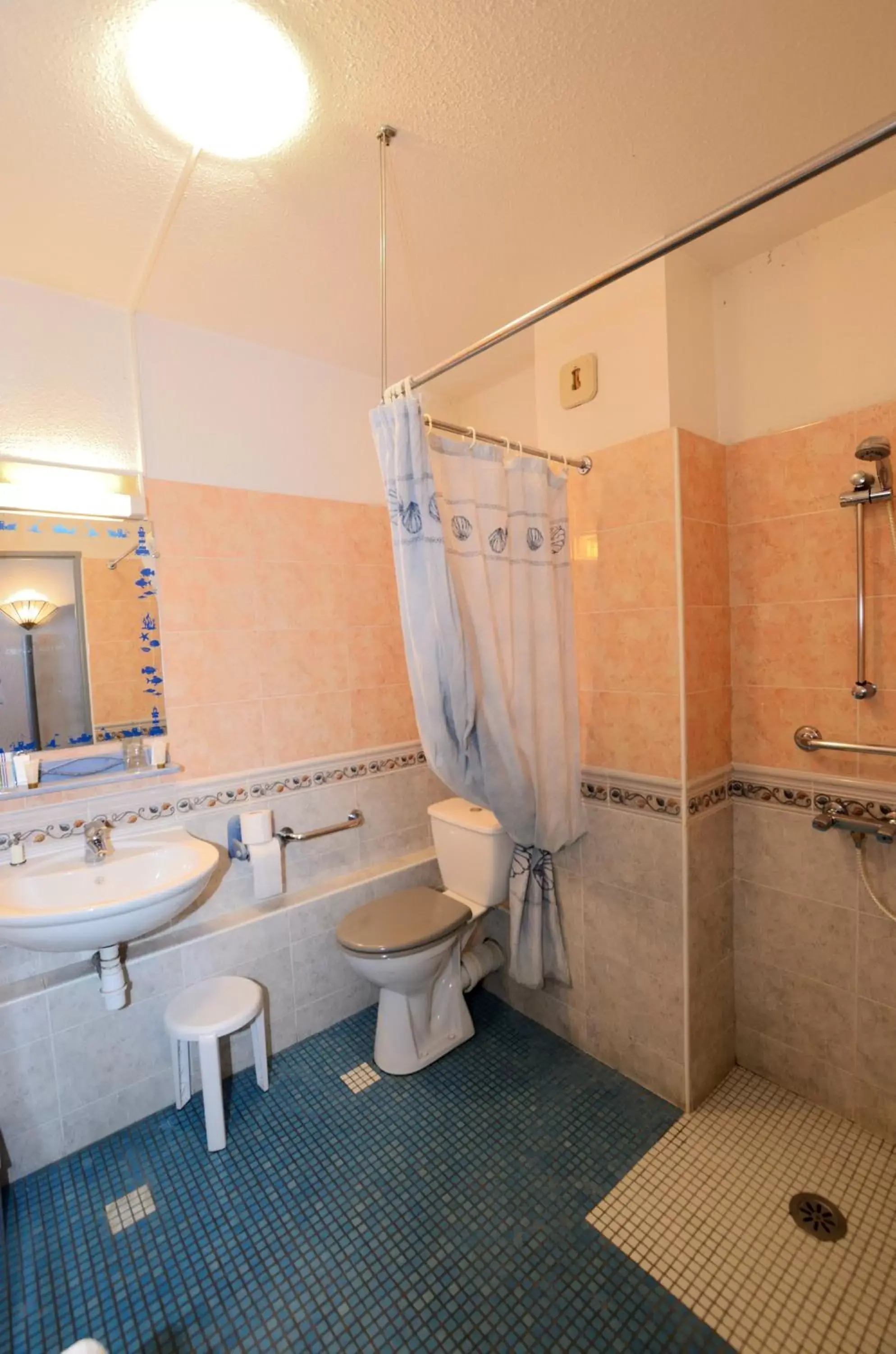 Bathroom in Logis Hotel Solhotel