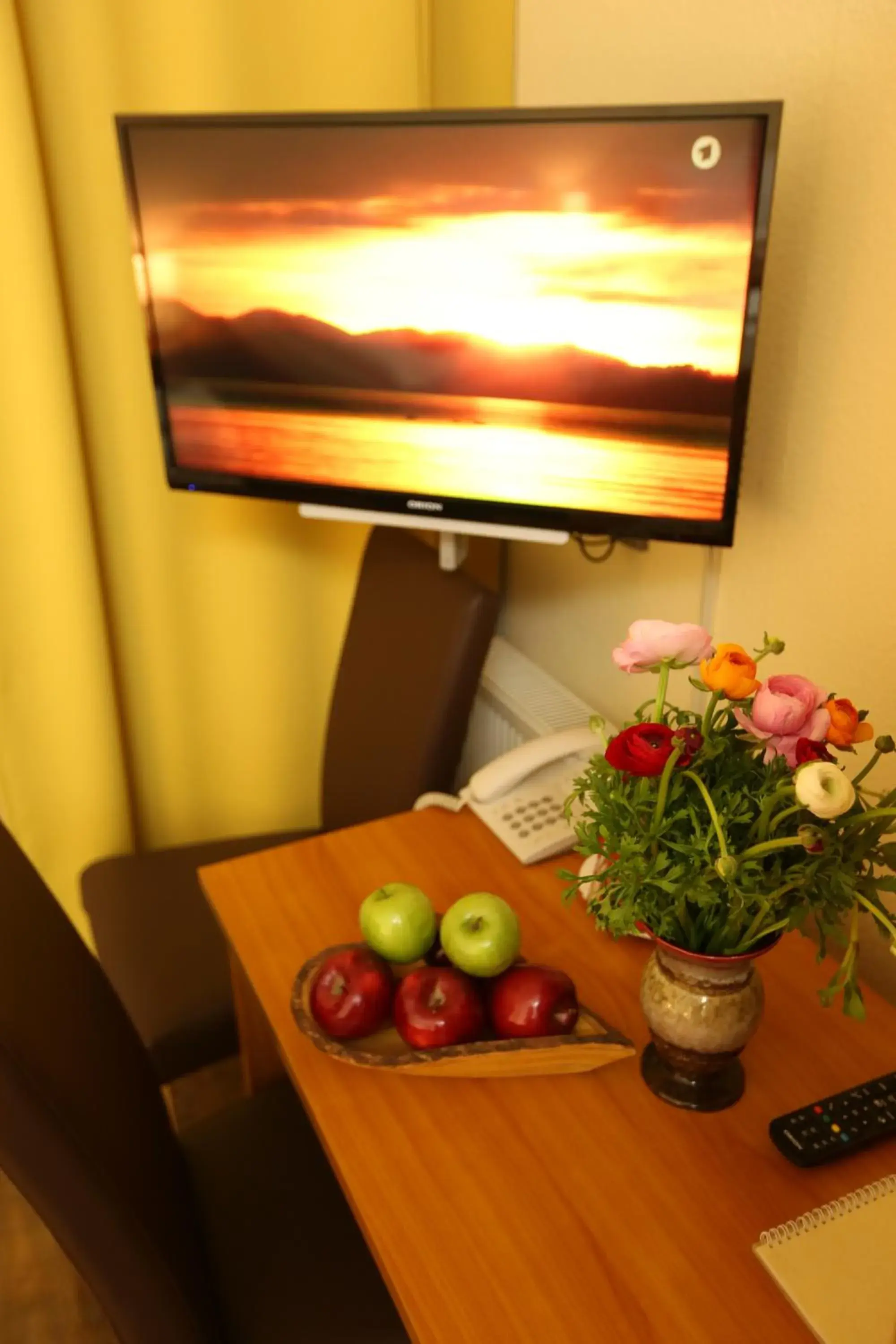 Photo of the whole room, TV/Entertainment Center in Hotel AI Konigshof