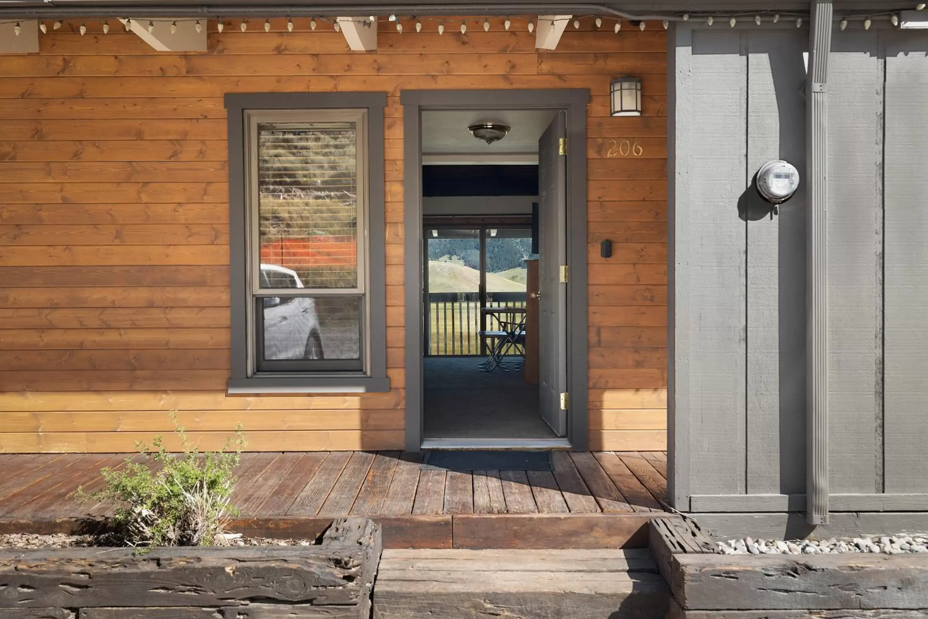 Facade/entrance in Elk Refuge Inn