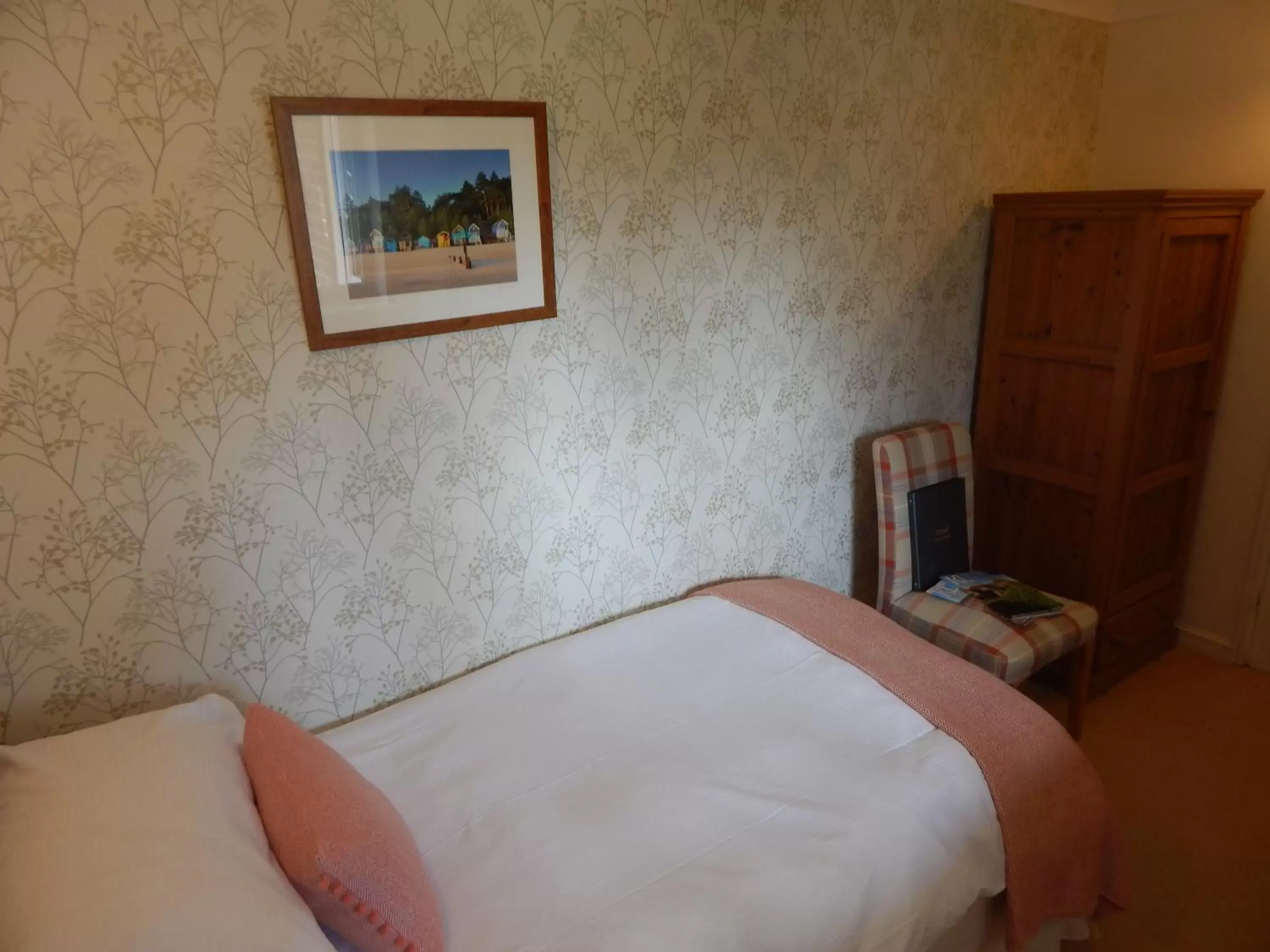 Bedroom, Bed in Fairlight Lodge