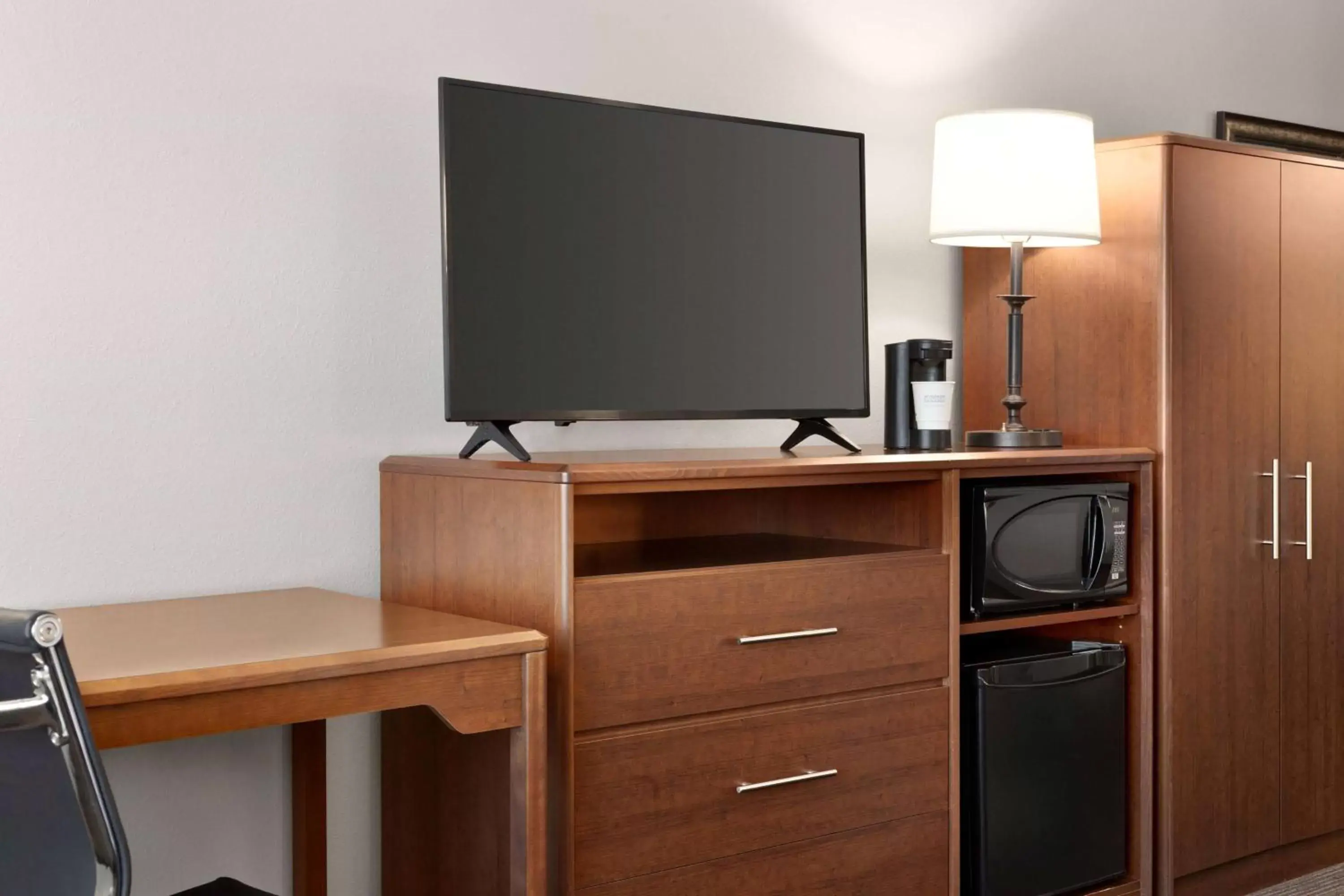 Photo of the whole room, TV/Entertainment Center in AmericInn by Wyndham Sauk Centre