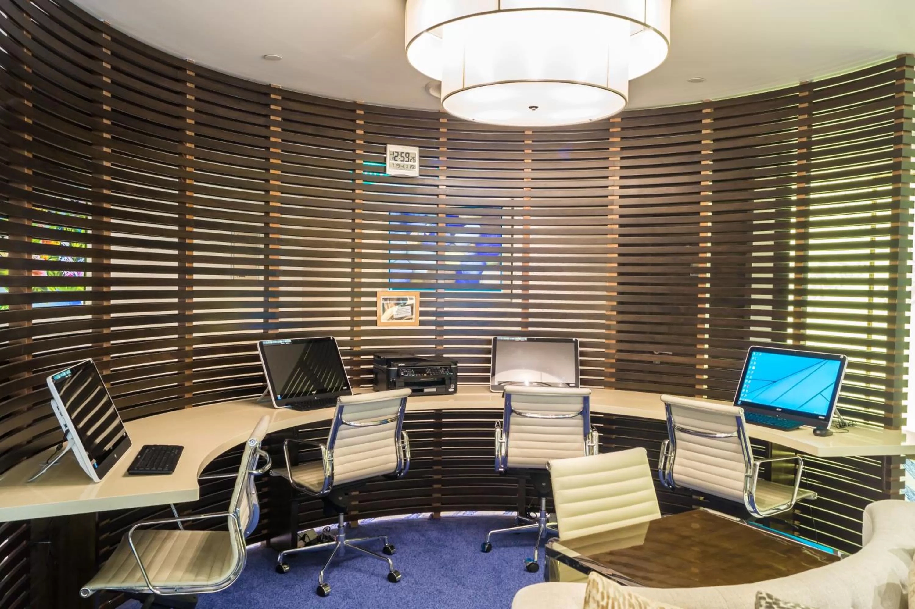 Business facilities in Ambassador Transit Lounge Terminal 3