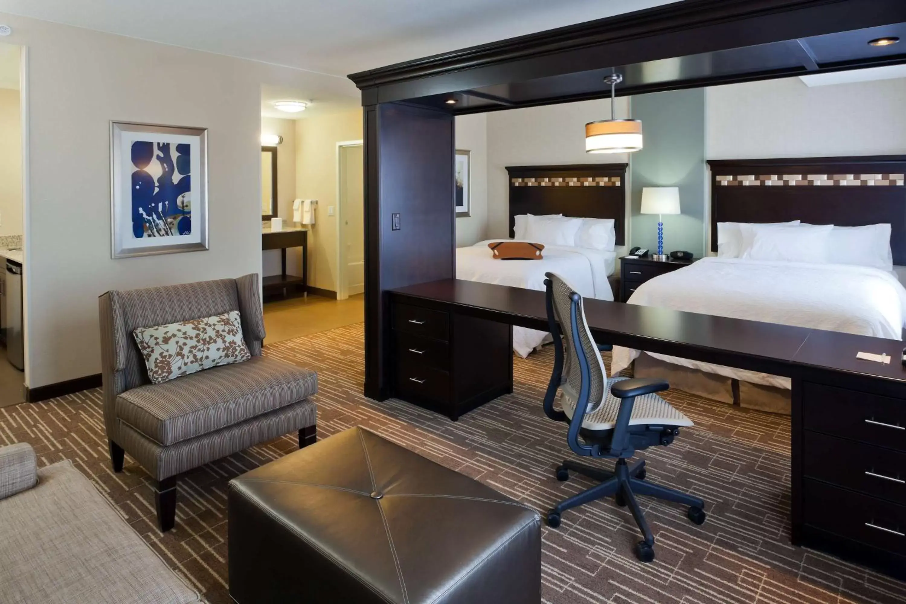 Living room in Hampton Inn & Suites Denver Airport / Gateway Park