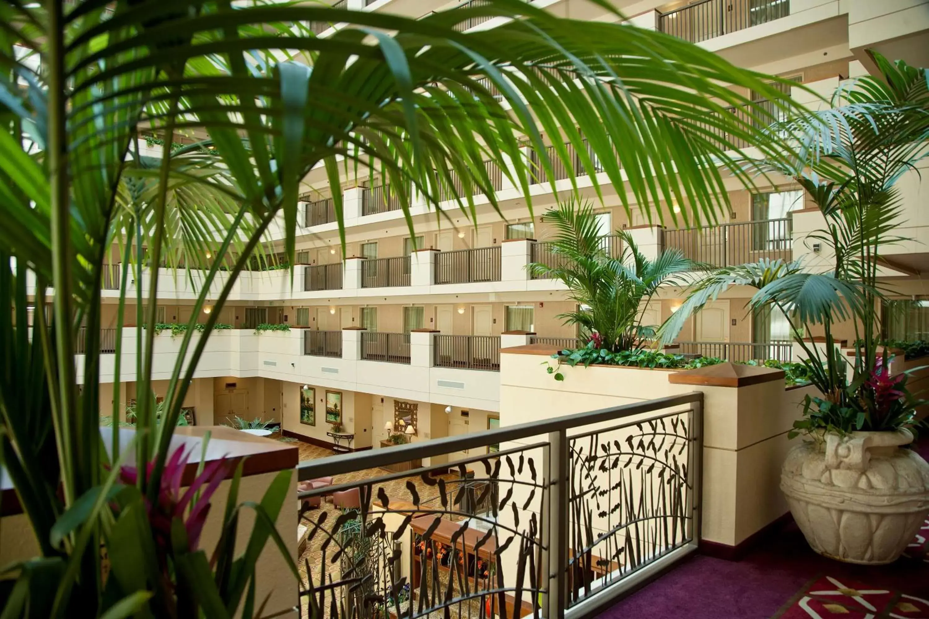 Lobby or reception in Embassy Suites by Hilton Sacramento Riverfront Promenade