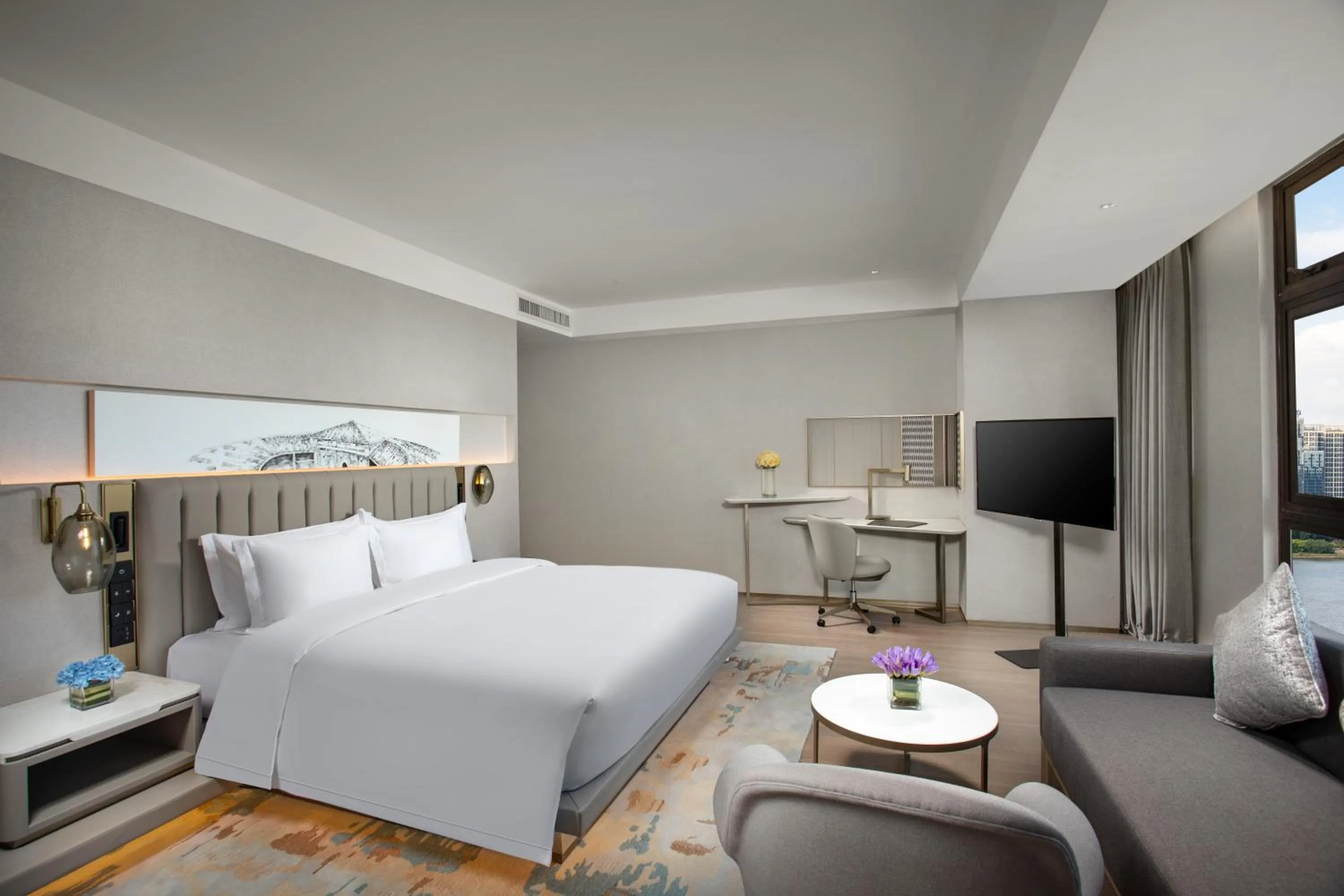 Photo of the whole room, Bed in Crowne Plaza Fuzhou South by IHG