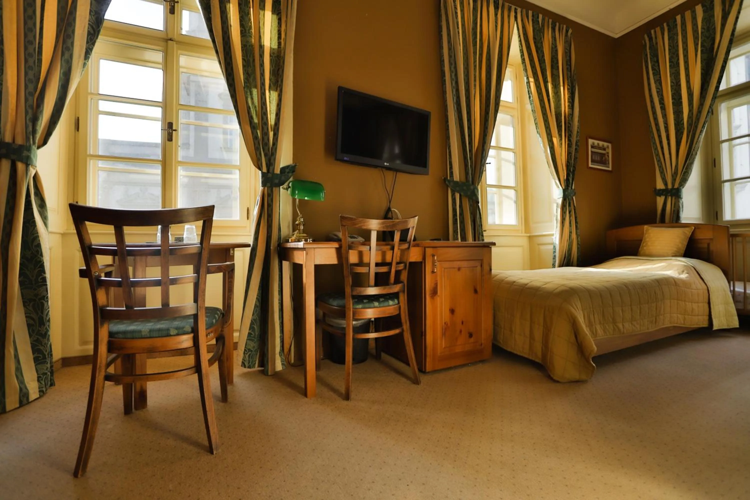 Seating area, Bed in U Schnellu