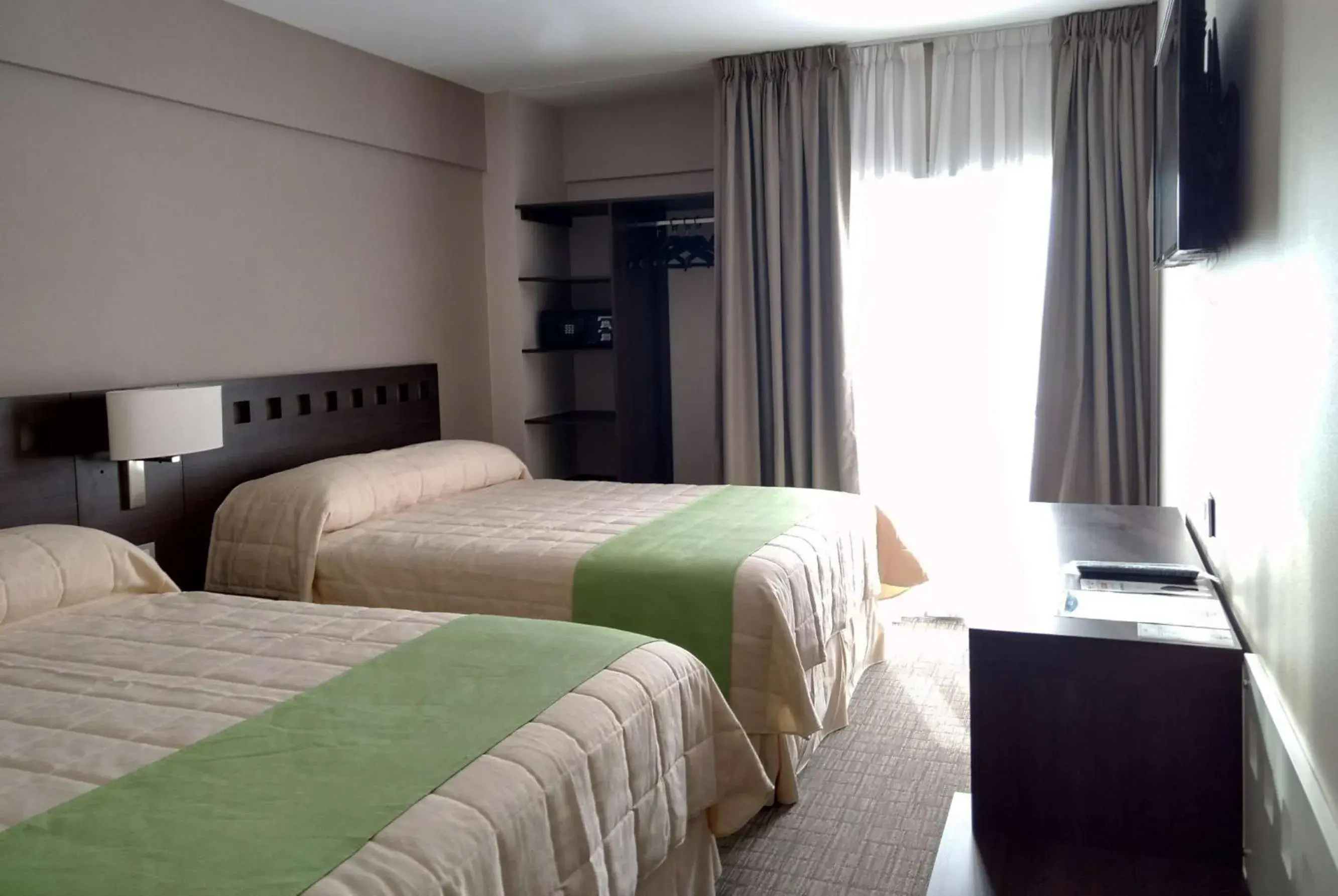 Photo of the whole room, Bed in Days Inn La Plata