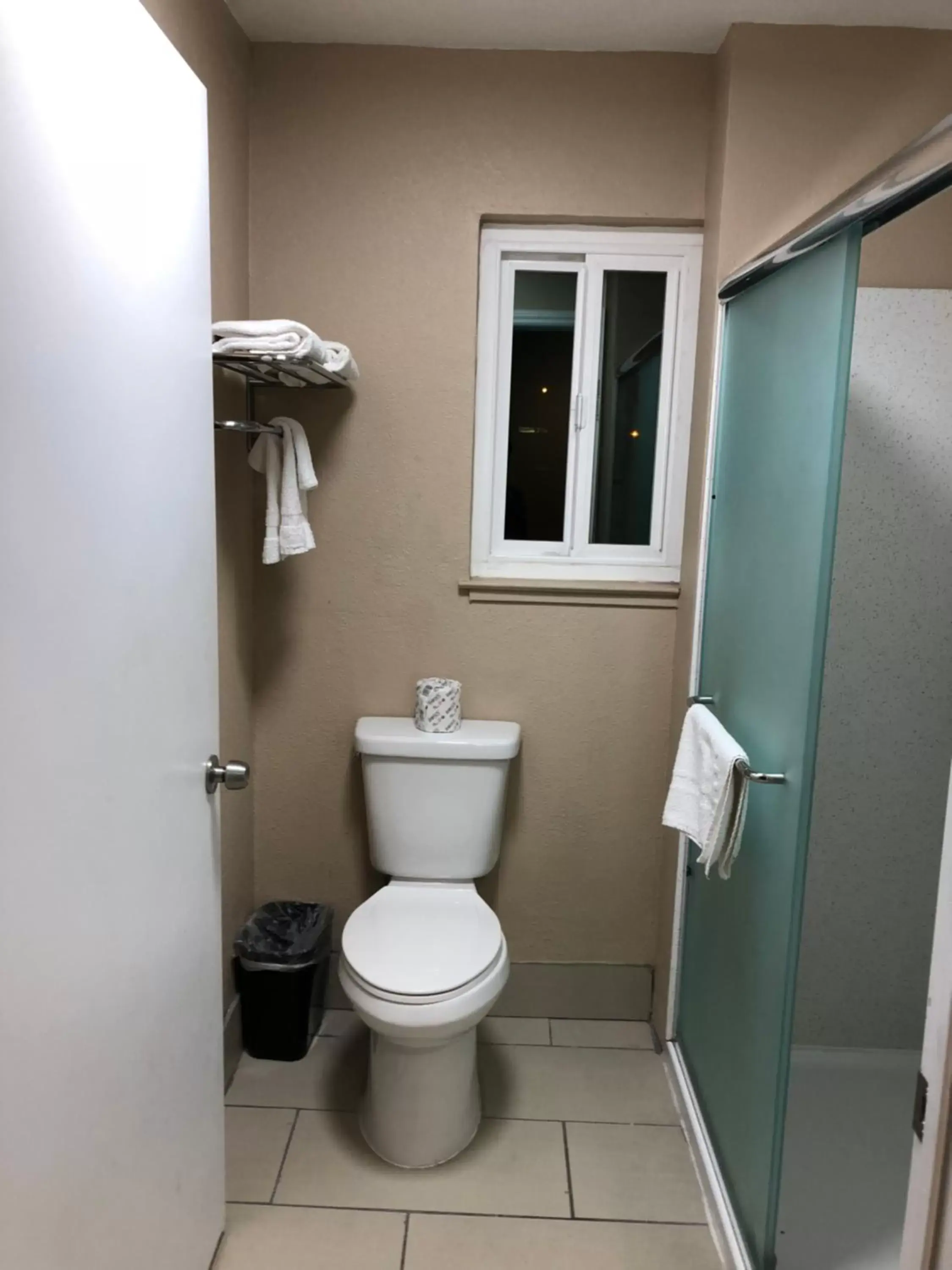 Bathroom in Casa Royal Inn