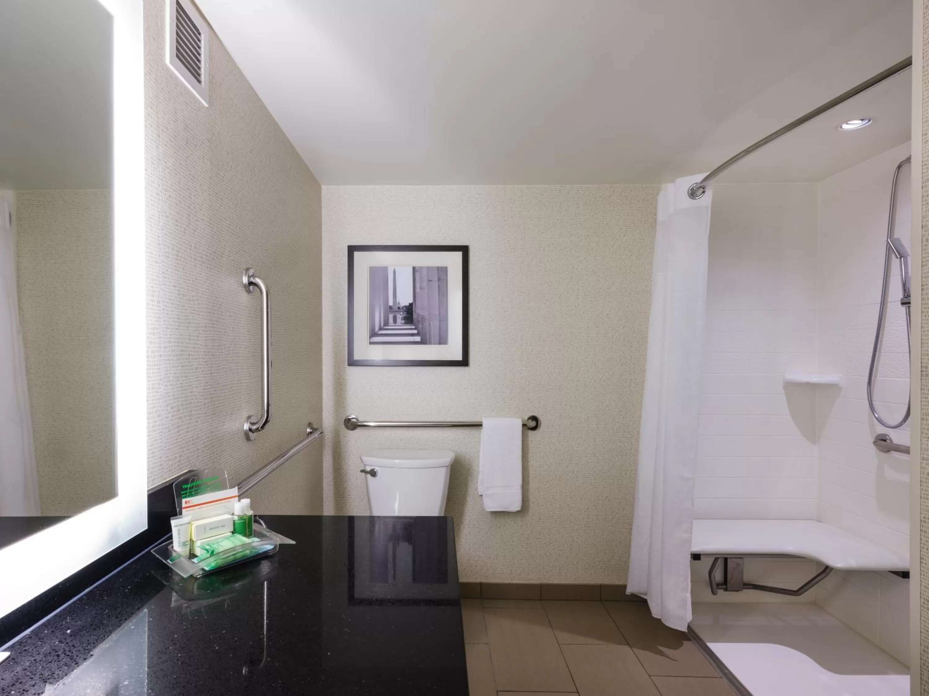 Photo of the whole room in Holiday Inn Washington Capitol-National Mall by IHG