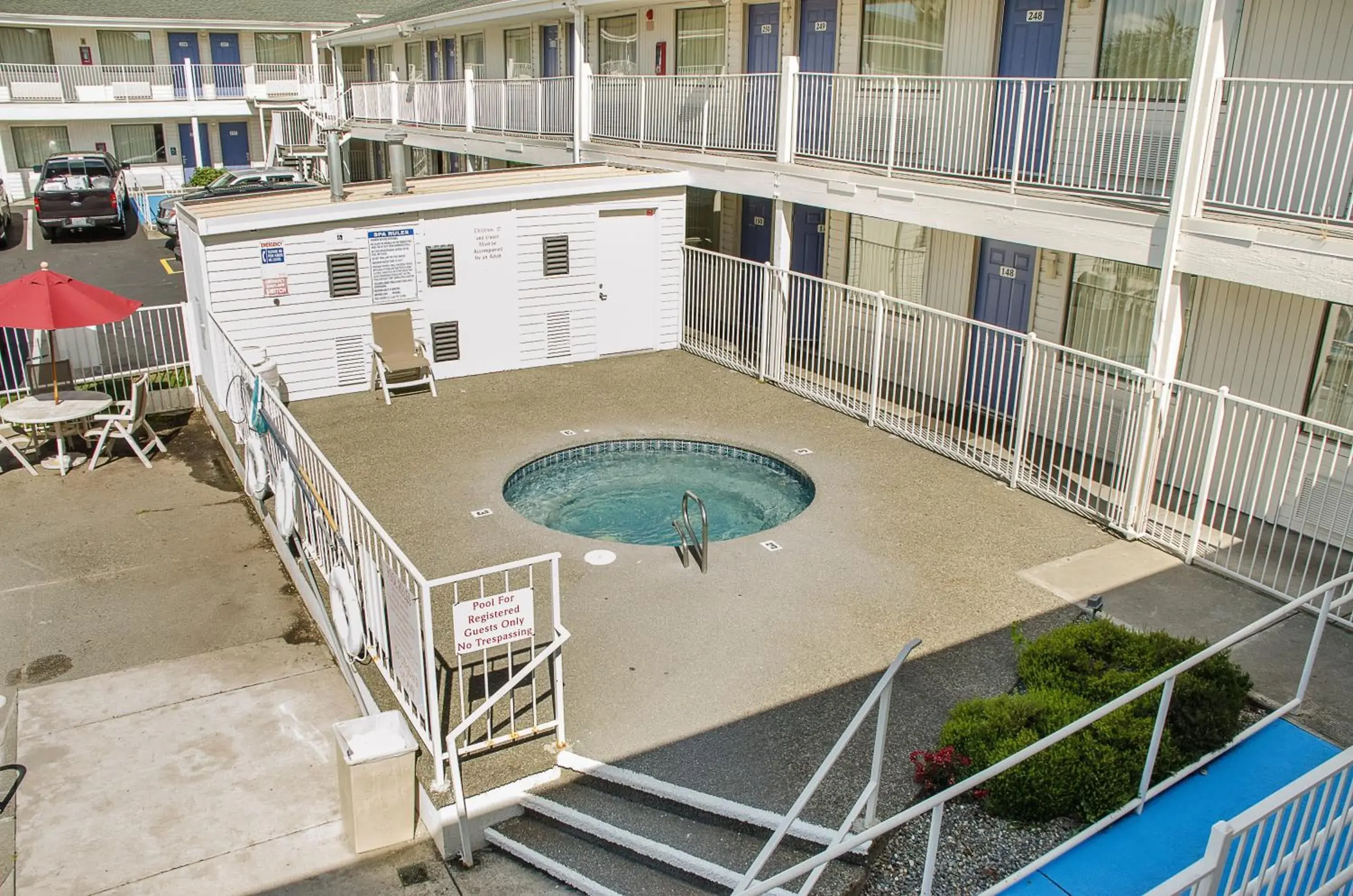 Swimming pool, Balcony/Terrace in Motel 6-Tacoma, WA - South