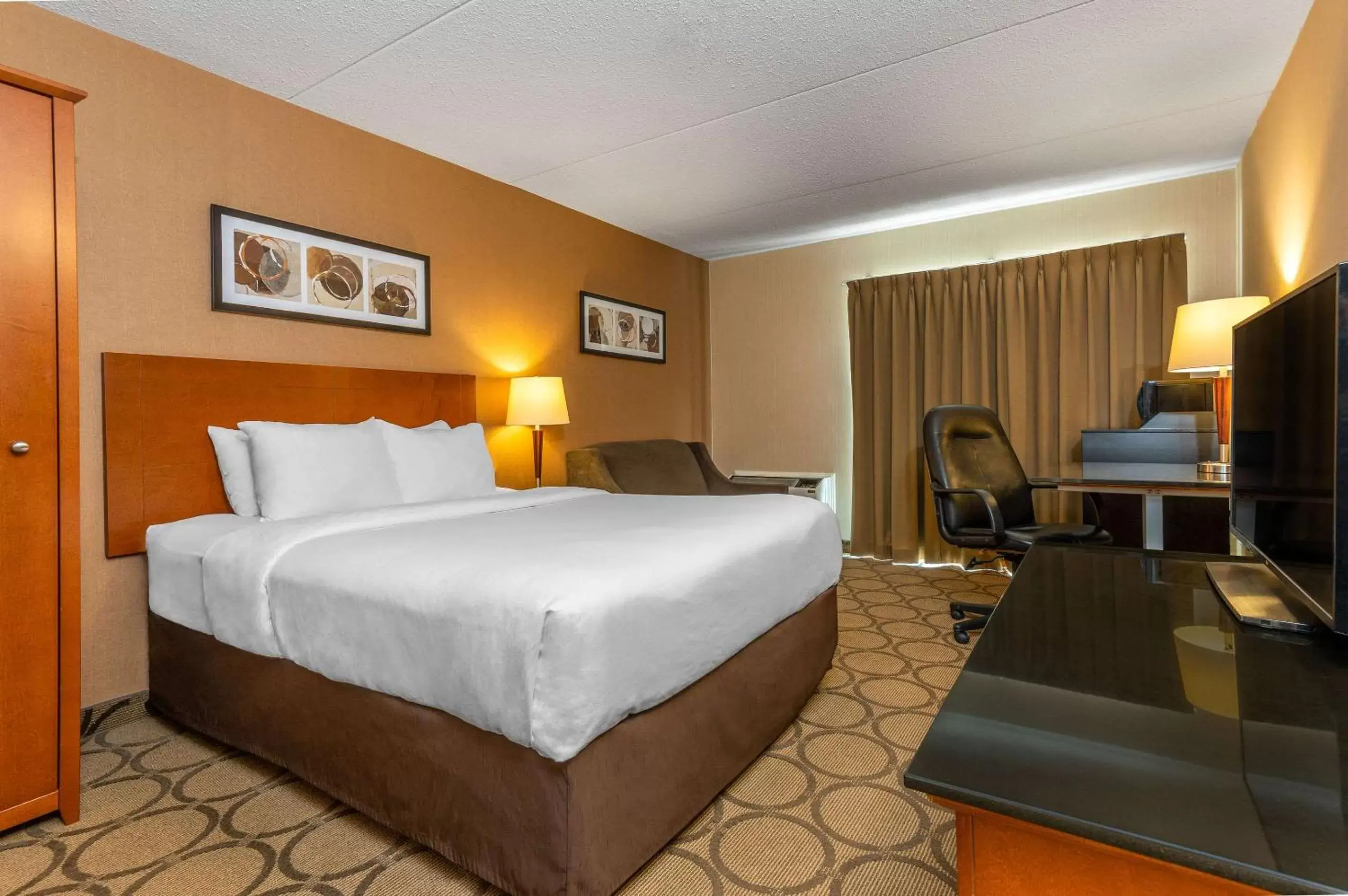 Photo of the whole room, Bed in Comfort Inn Amherst