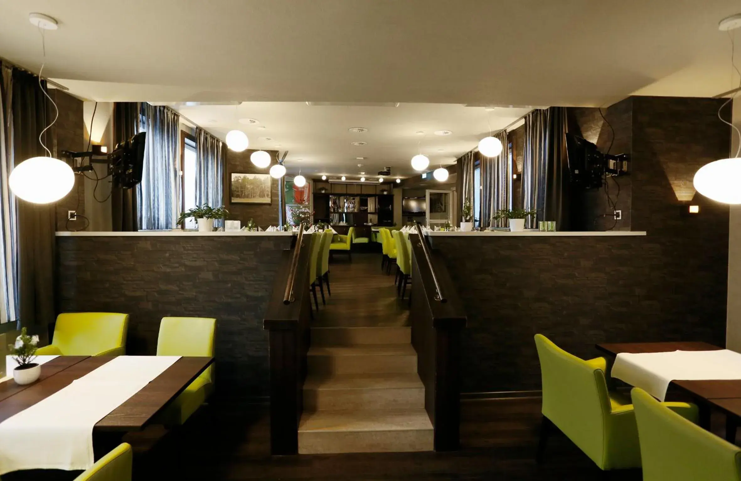 Lounge or bar, Restaurant/Places to Eat in Berghotel Oberhof