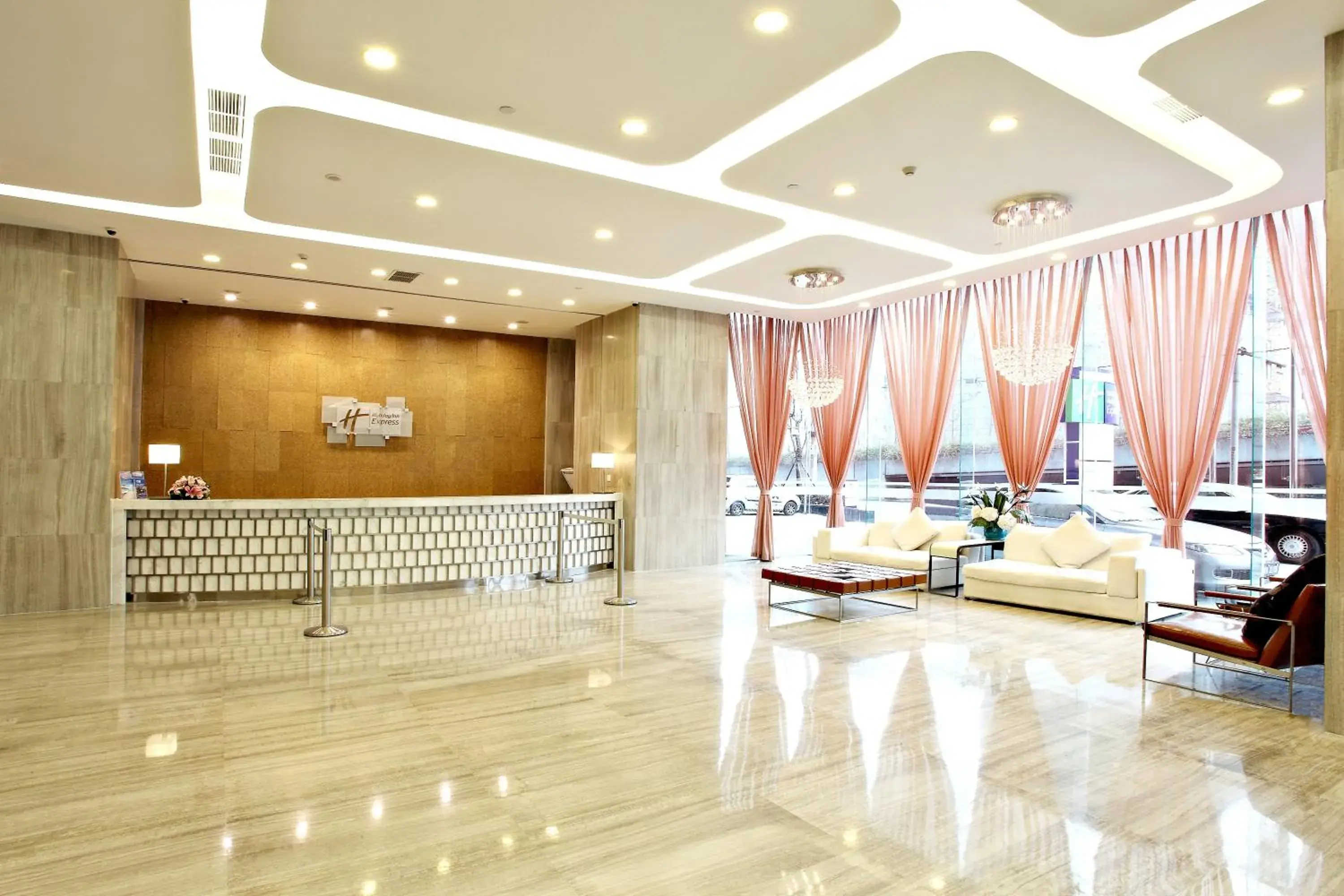Property building in Holiday Inn Express Chengdu Wuhou, an IHG Hotel