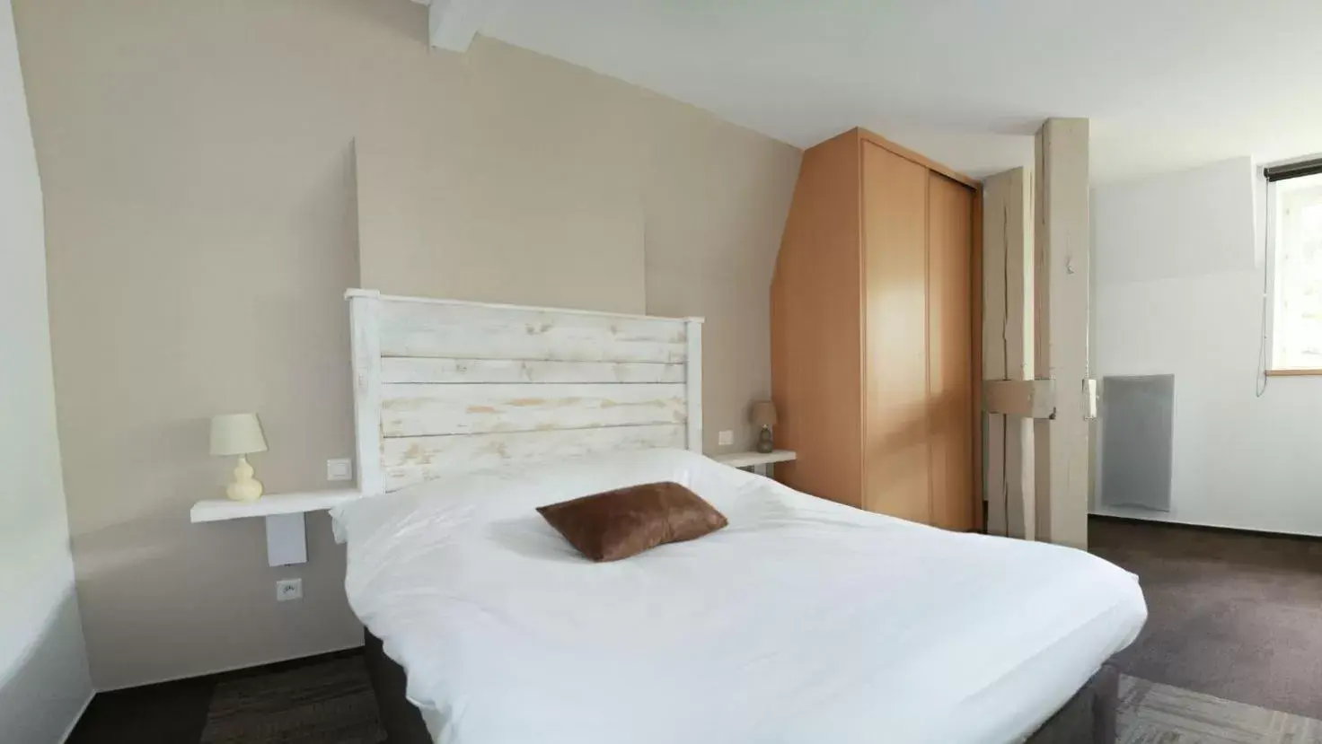 Bedroom, Bed in La Demeure des 2 Trésors