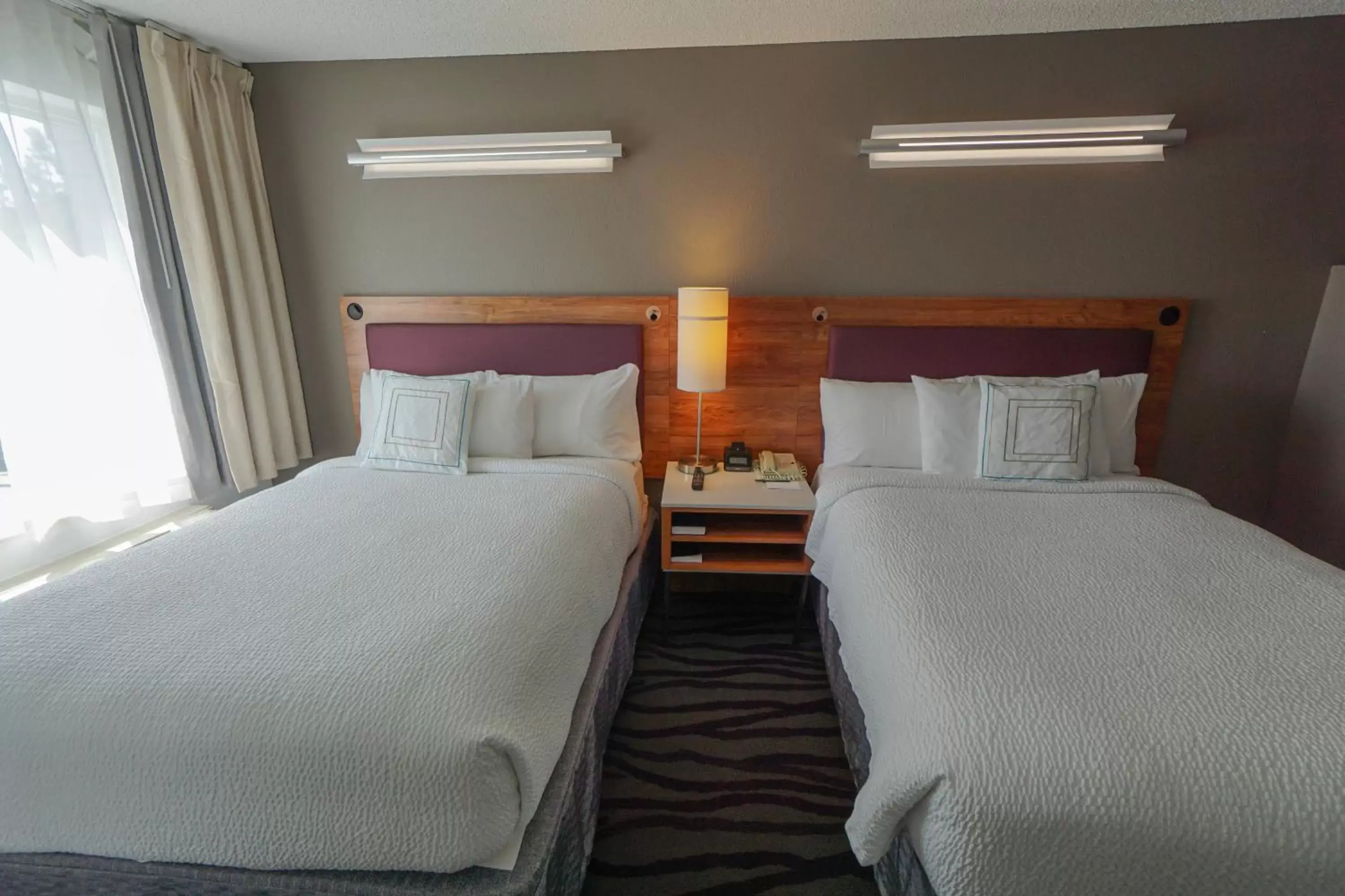 Bedroom, Bed in SpringHill Suites by Marriott Savannah Midtown