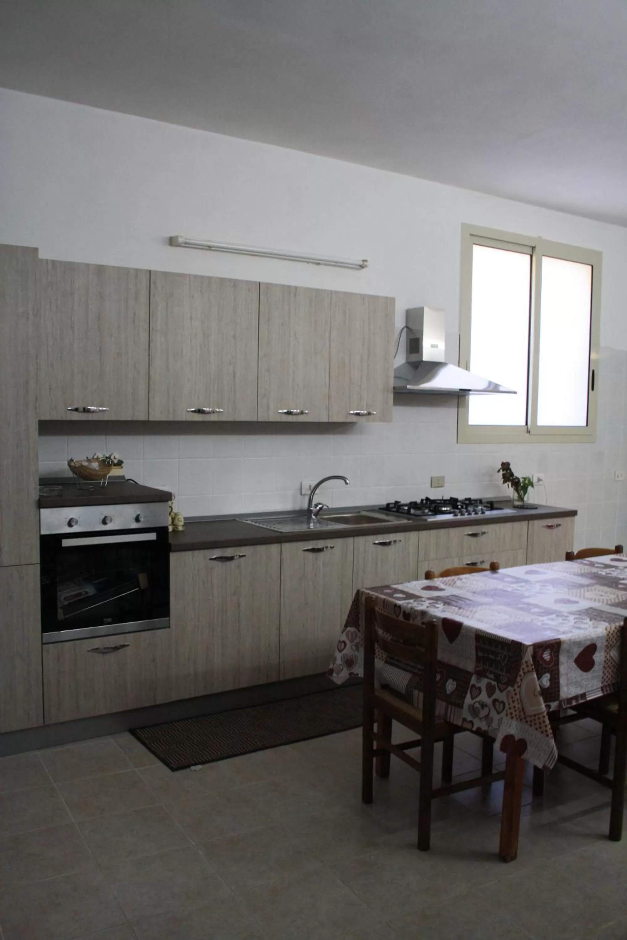 Communal kitchen in B&B Borgo Pileri