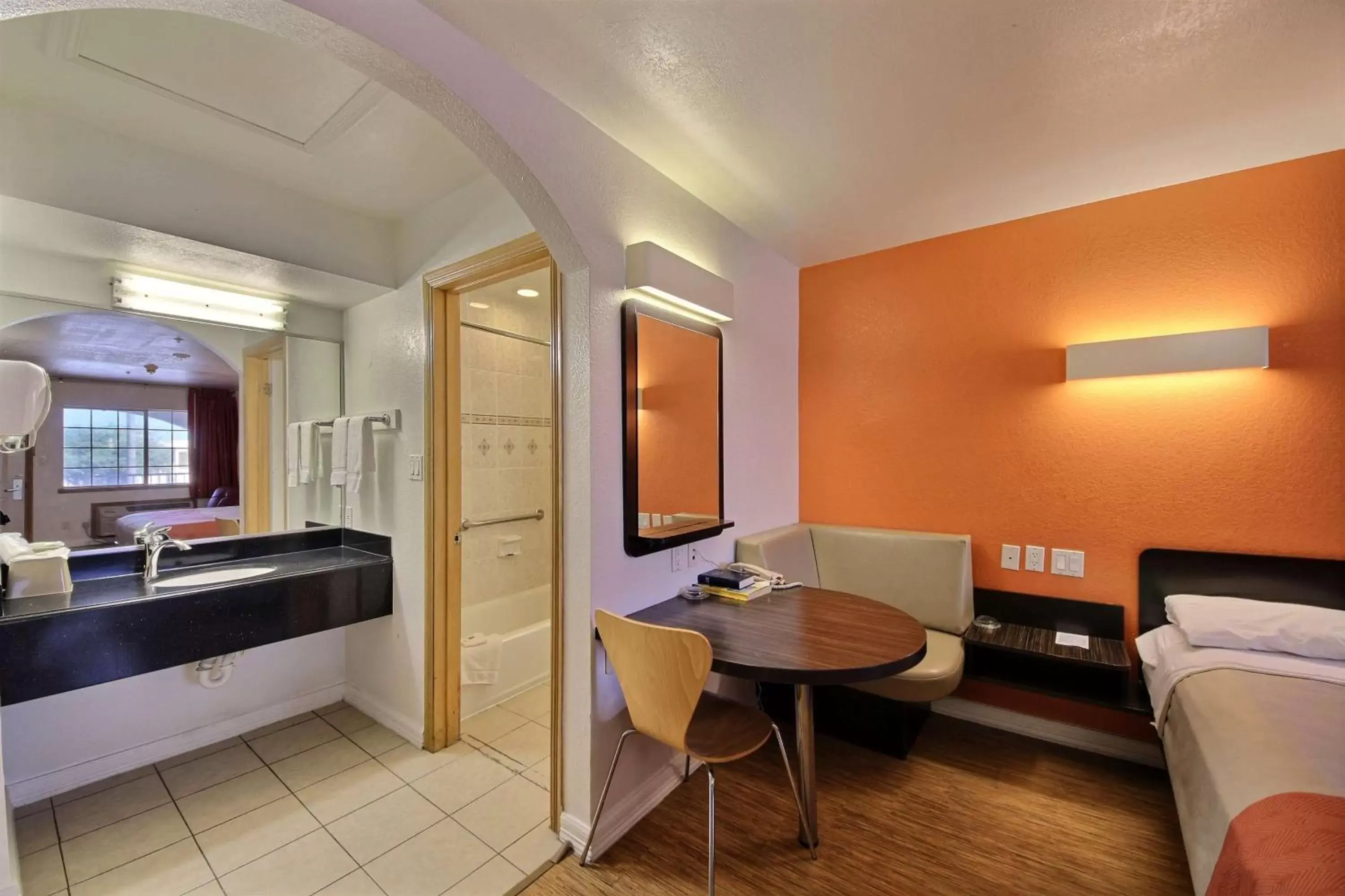 King Room - Smoking in Motel 6-Edinburg, TX King Room - Smoking in Motel 6-Edinburg, TX