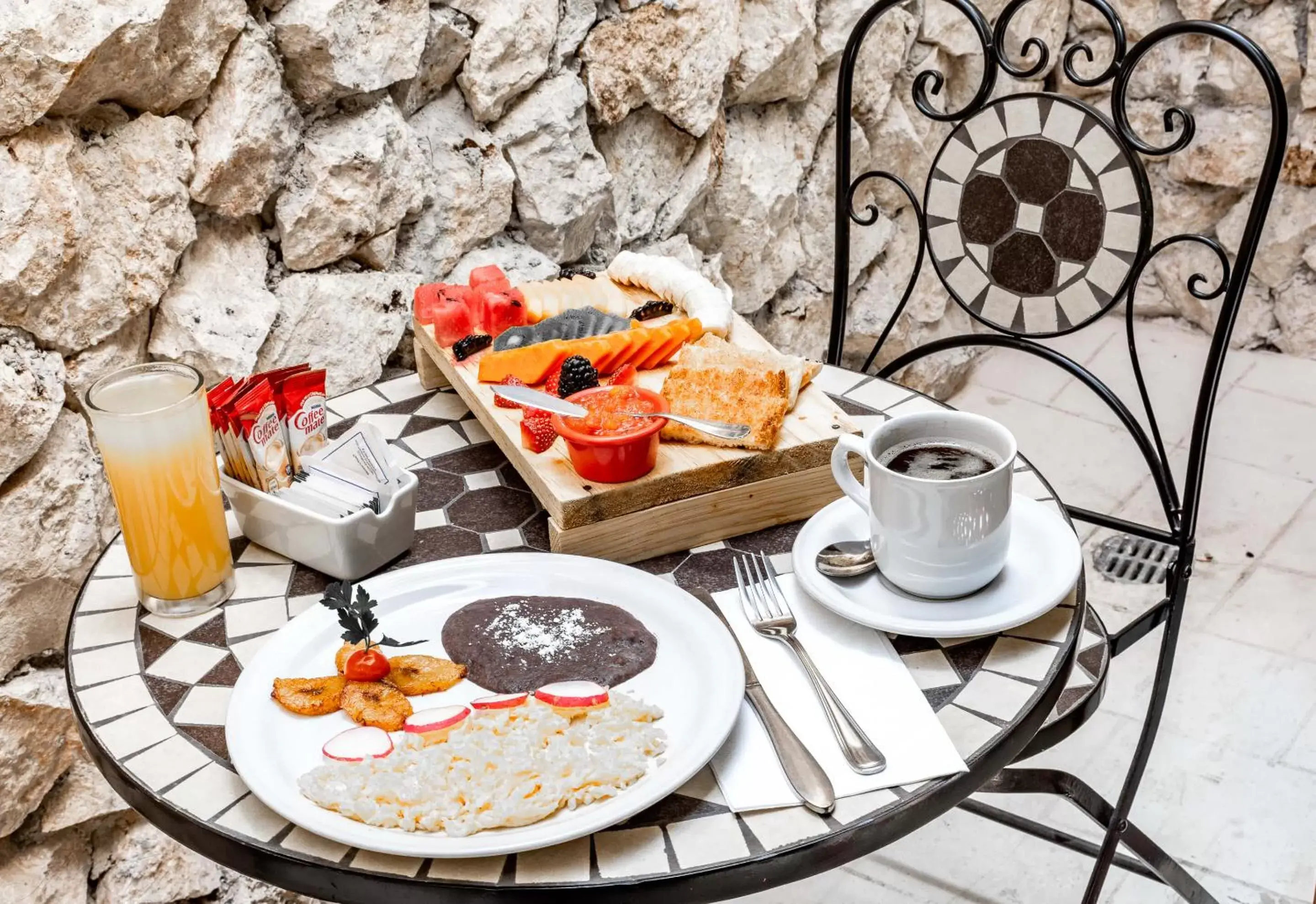 Breakfast in El Zaguán Colonial by GuruHotel