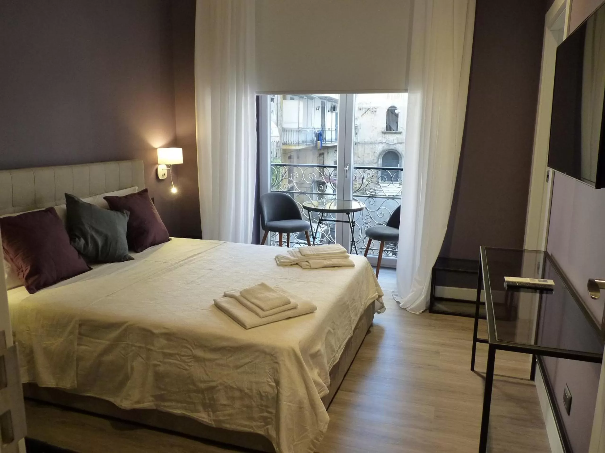 Bedroom, Bed in B&B Art House