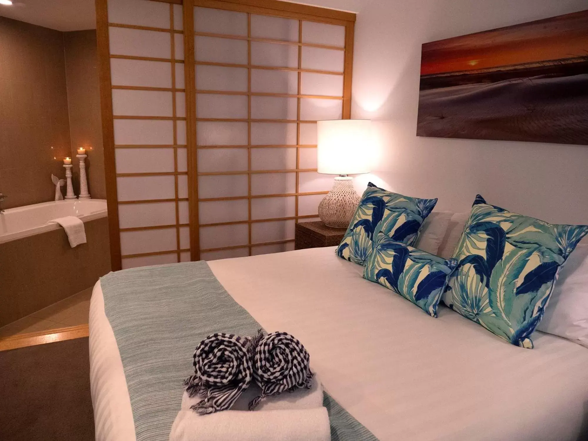 Bedroom, Bed in Cotton Beach Resort - Tweed Coast Holidays ®