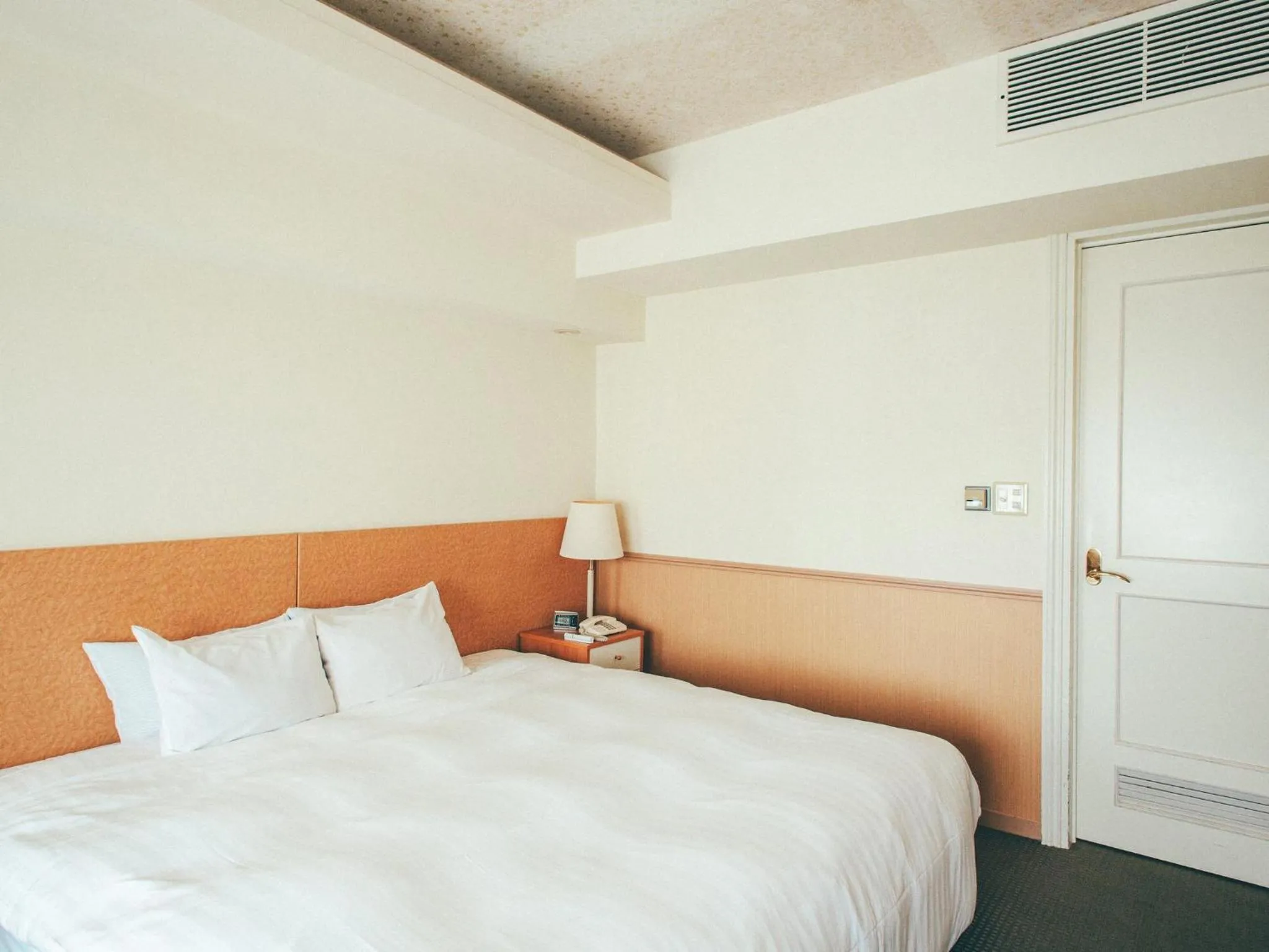 Photo of the whole room, Bed in Kanazawa Kokusai Hotel