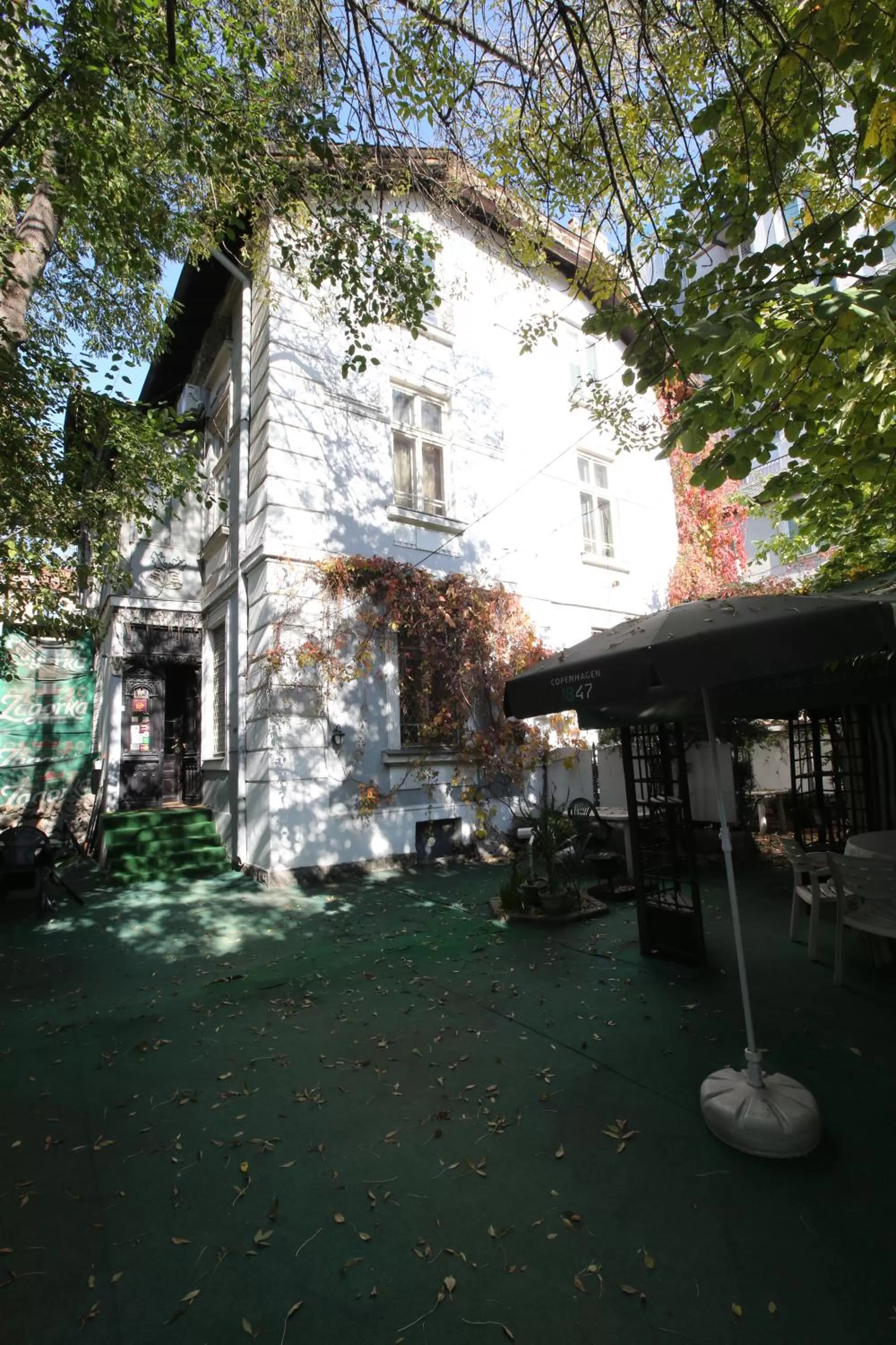 Facade/entrance in Hotel & Restaurant The House