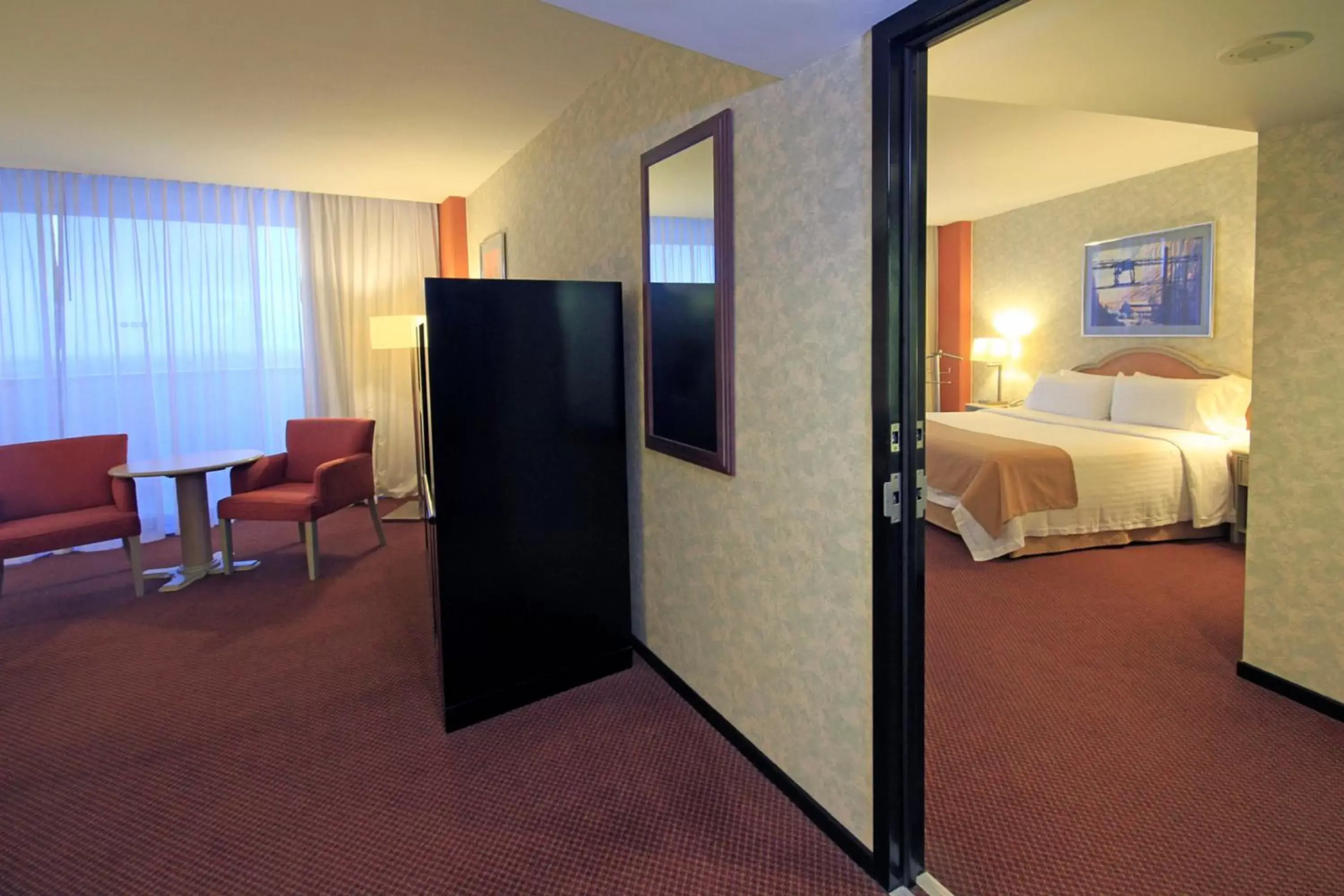Photo of the whole room, Bed in Holiday Inn Monterrey-Parque Fundidora, an IHG Hotel