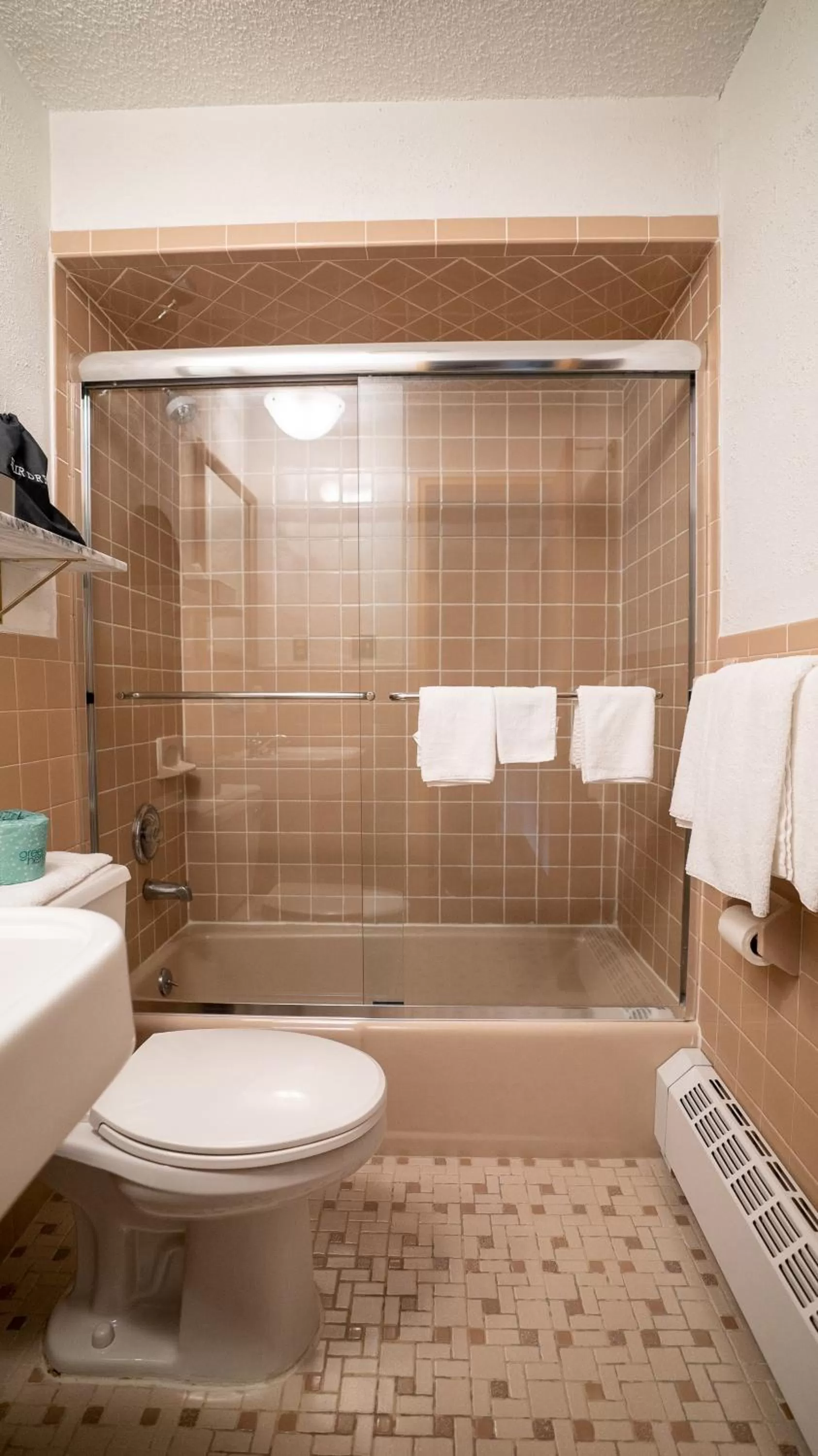 Bathroom in Holland Hotel Free Parking Jersey City