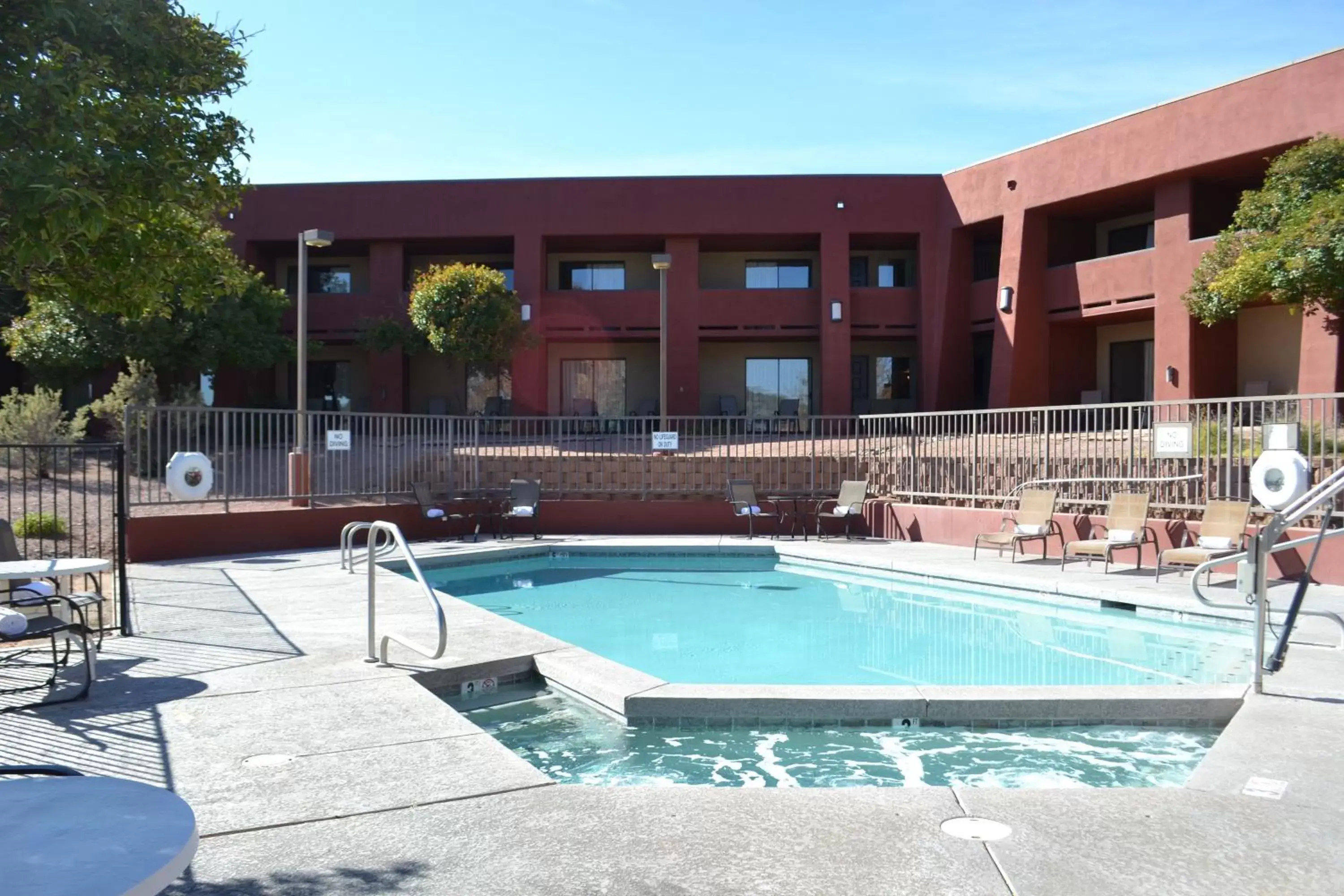 Swimming Pool in The Lodge at Cliff Castle Casino