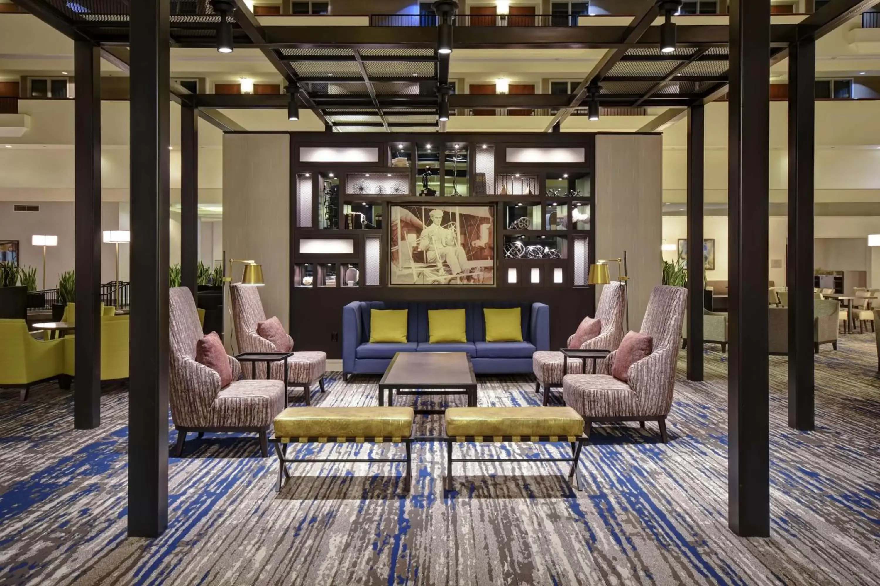 Lobby or reception, Lounge/Bar in Embassy Suites Montgomery - Hotel & Conference Center