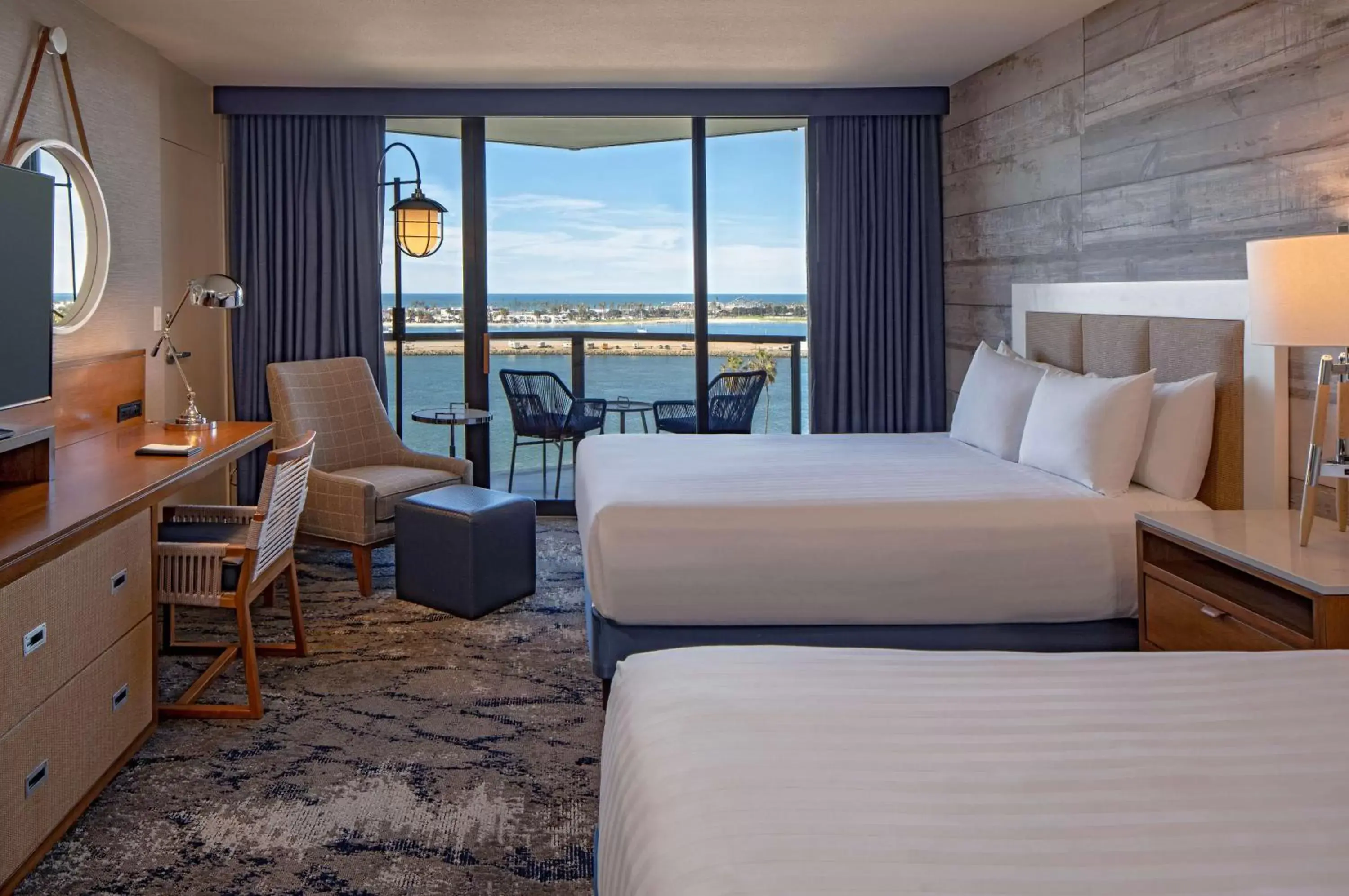 Bedroom in Hyatt Regency Mission Bay Spa and Marina