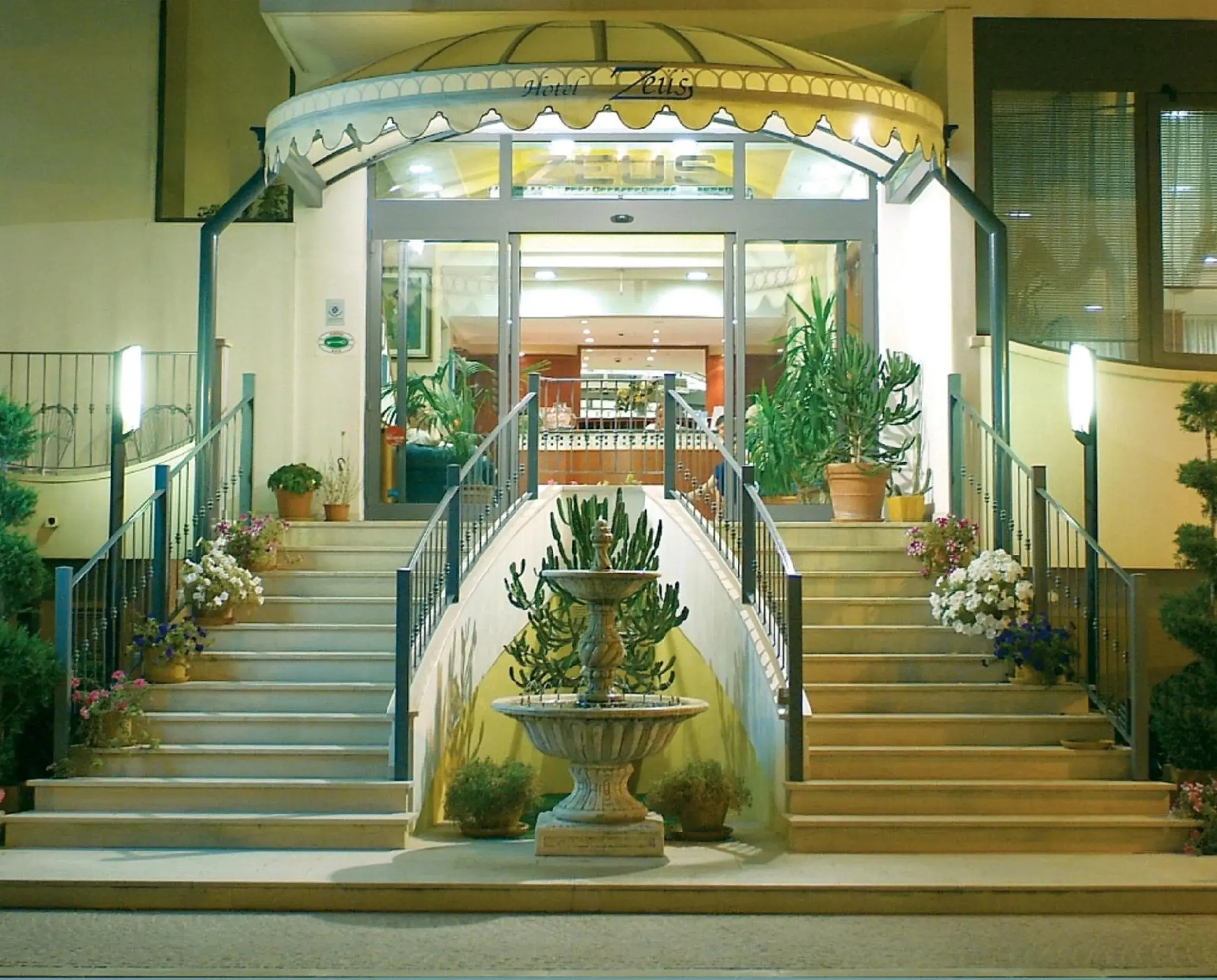 Facade/entrance in Hotel Zeus