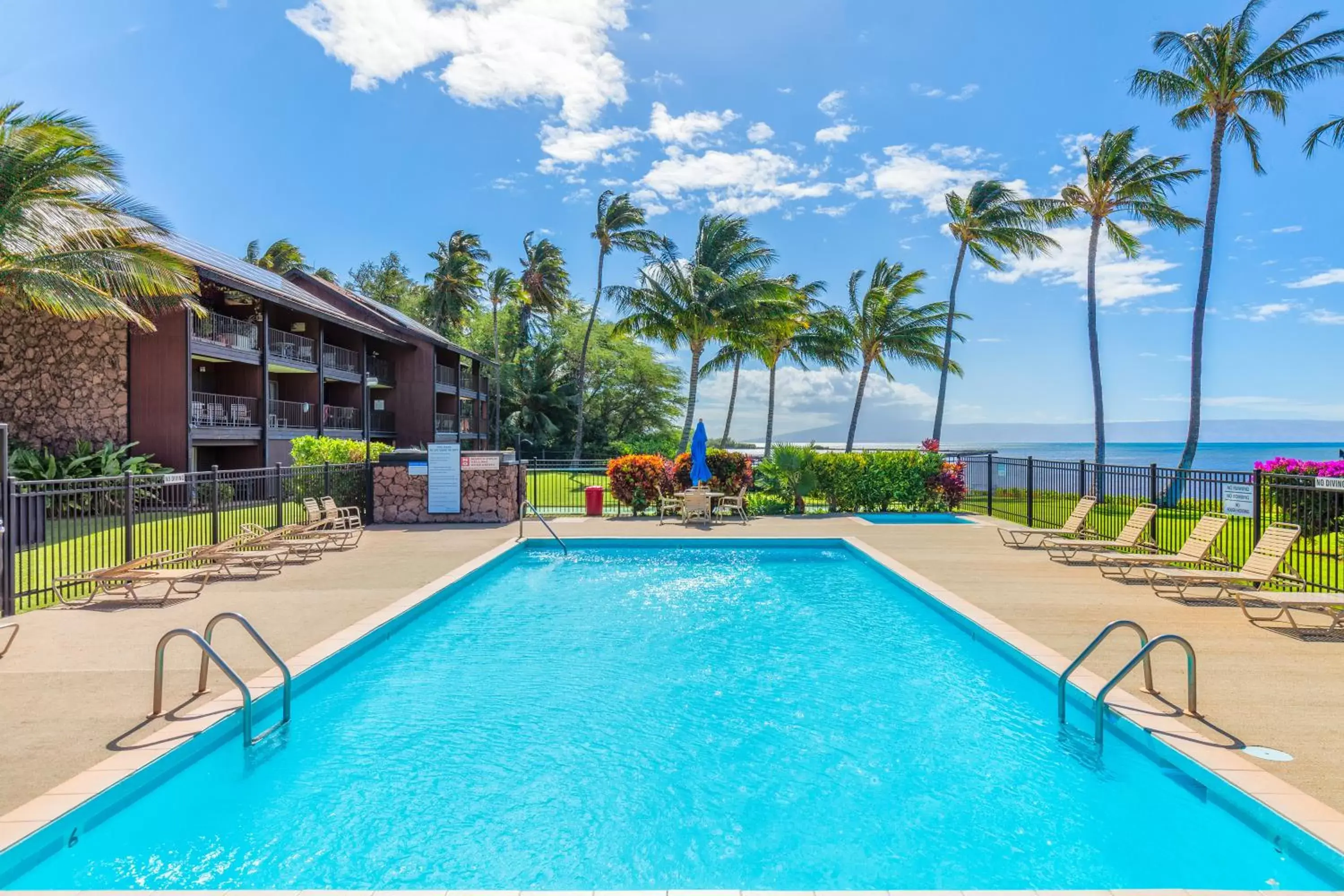 Swimming Pool in Castle Molokai Shores