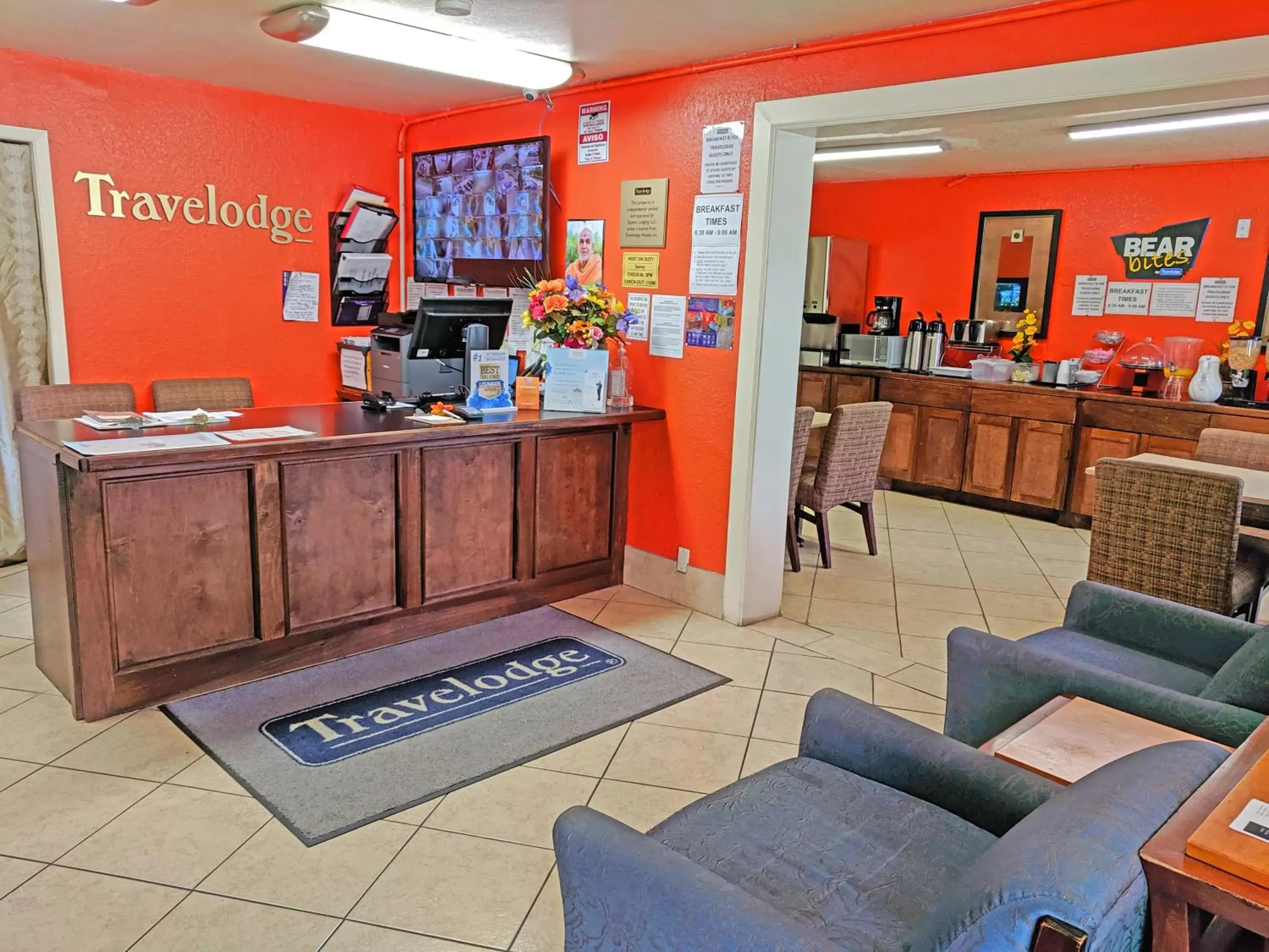 Staff, Lobby/Reception in Travelodge by Wyndham Houston Hobby Airport