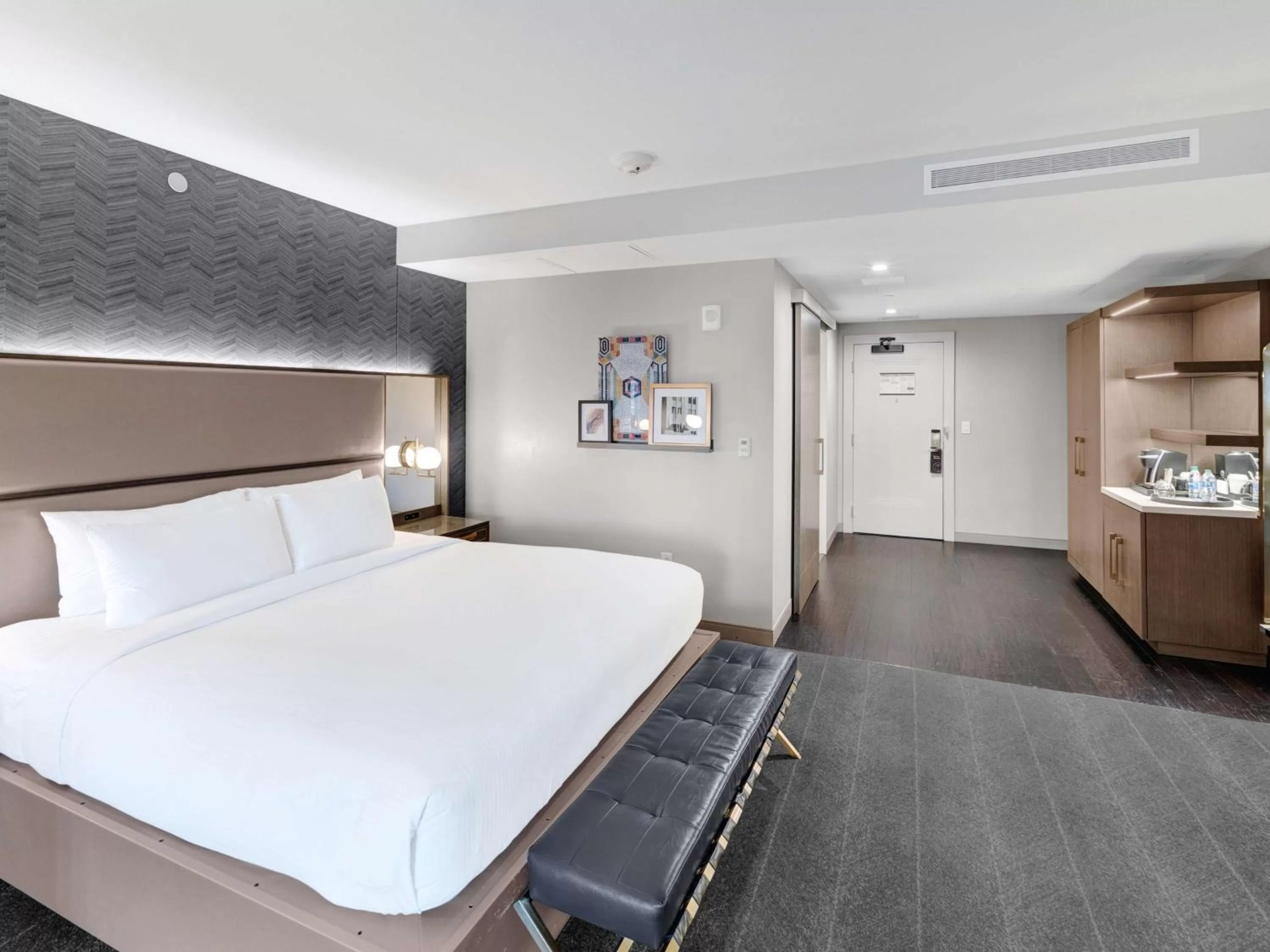 Photo of the whole room, Bed in Tulsa Club Hotel Curio Collection By Hilton